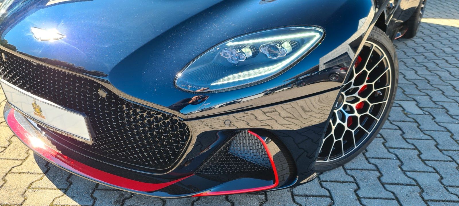 Fahrzeugabbildung Aston Martin DBS 5.2 V12 770 Ultimate/ SAMMLERSTÜCK!