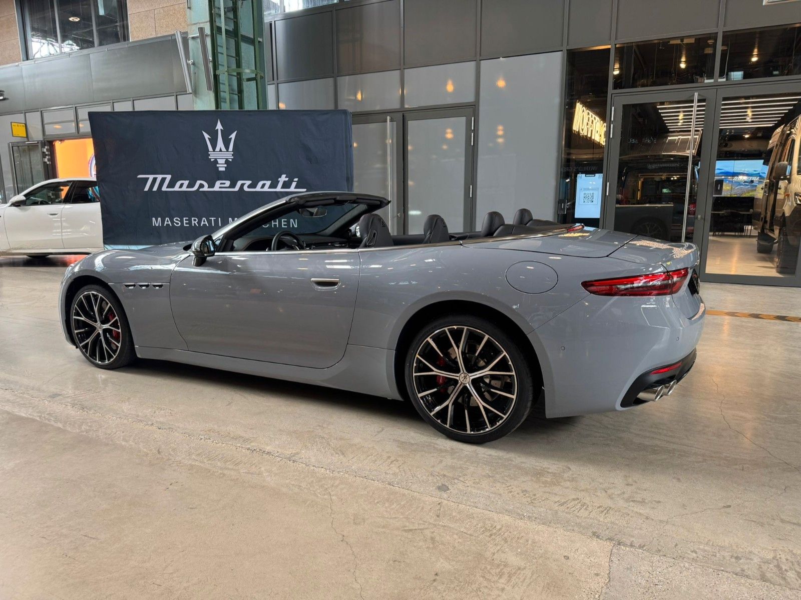 Fahrzeugabbildung Maserati GranCabrio Modena AWD/ Maserati München