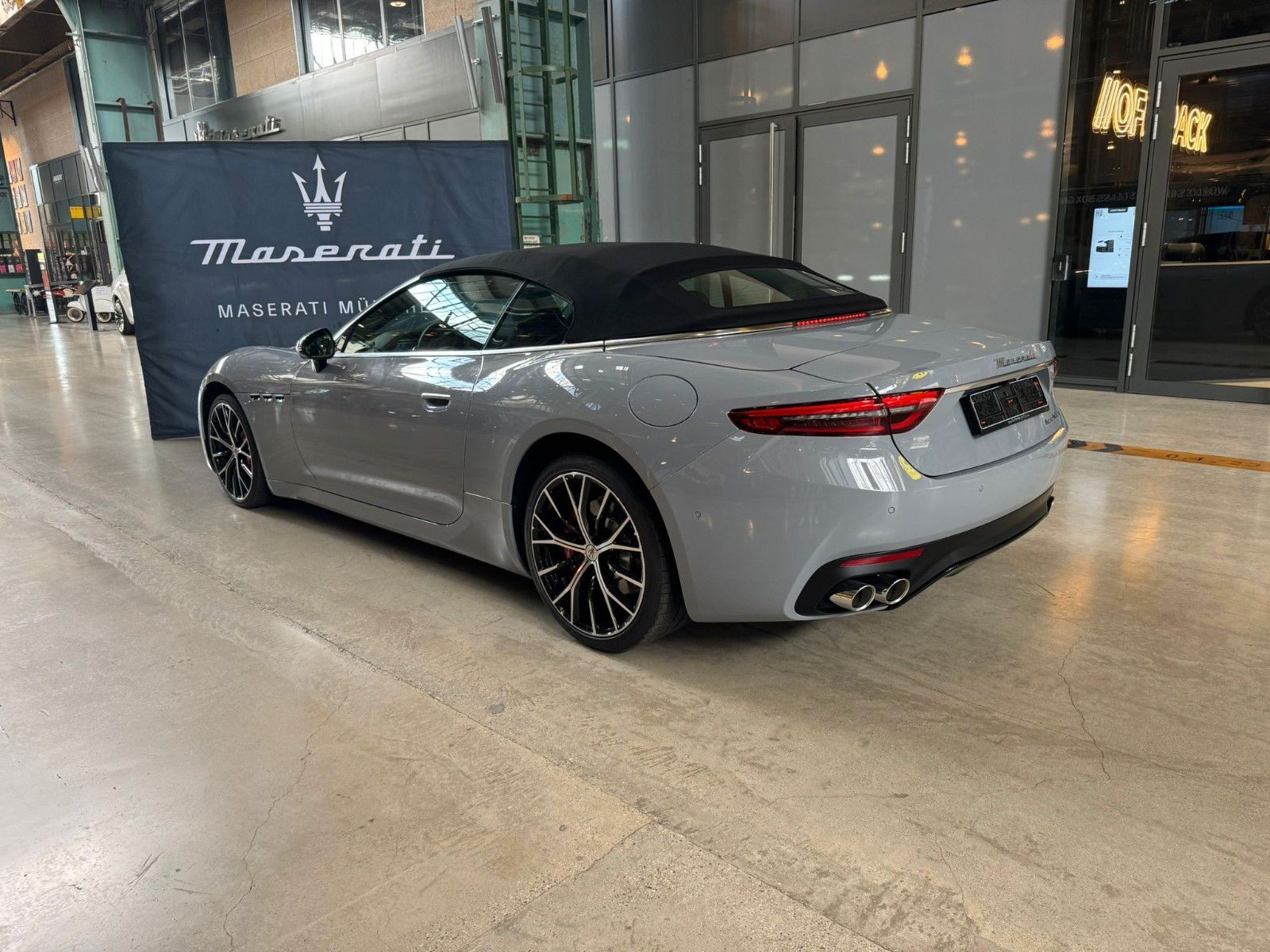 Fahrzeugabbildung Maserati GranCabrio Modena AWD/ Maserati München