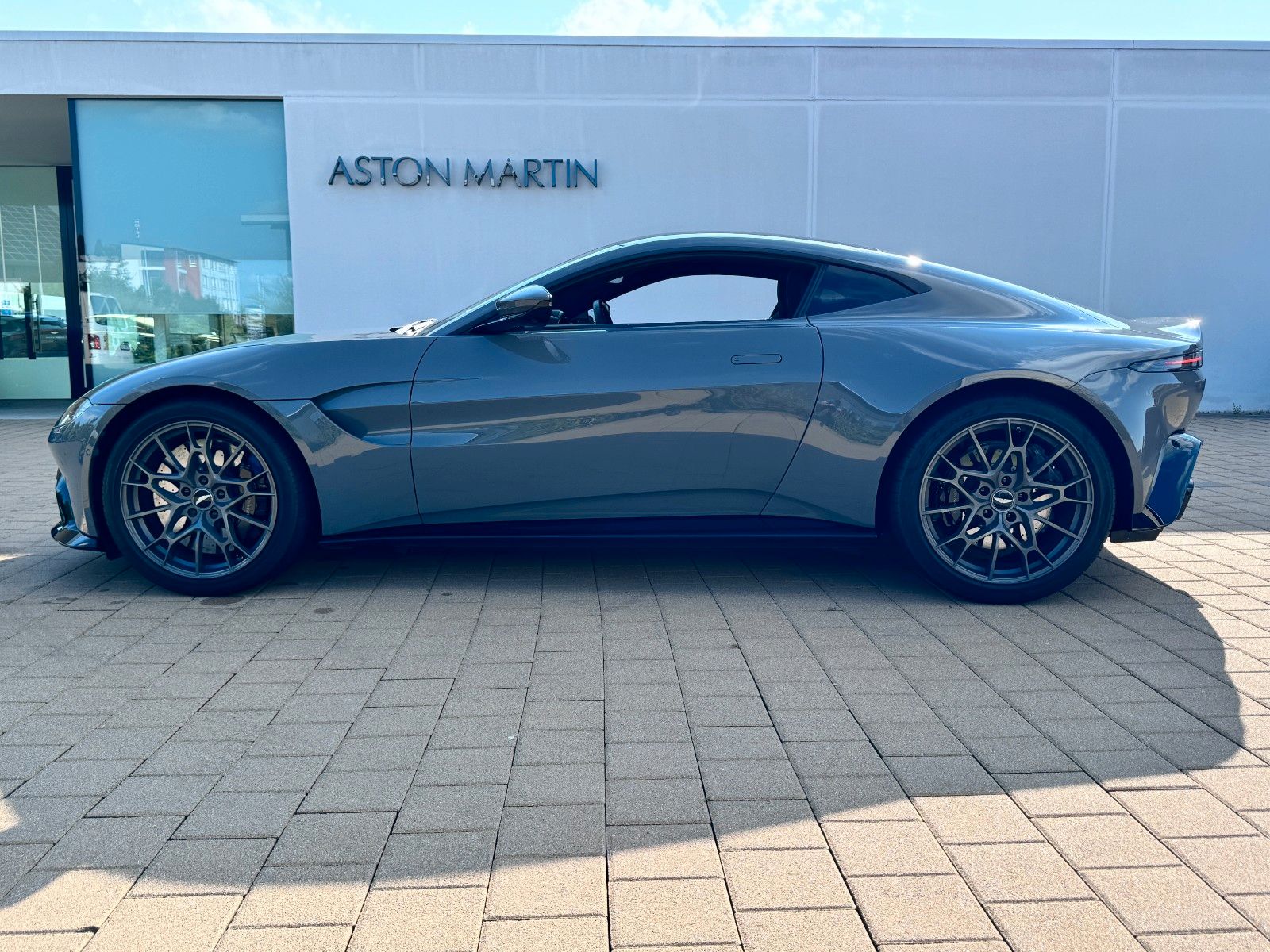 Fahrzeugabbildung Aston Martin V8 Vantage AMR 1 of 200 / Garantie/AM MEMMINGEN