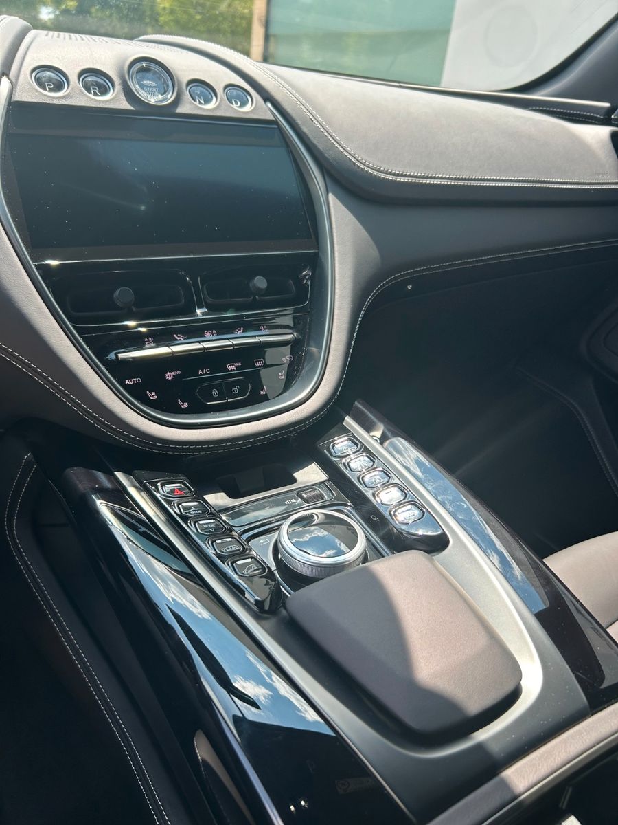Fahrzeugabbildung Aston Martin DBX 4.0 V8 - Aston Martin Memmingen