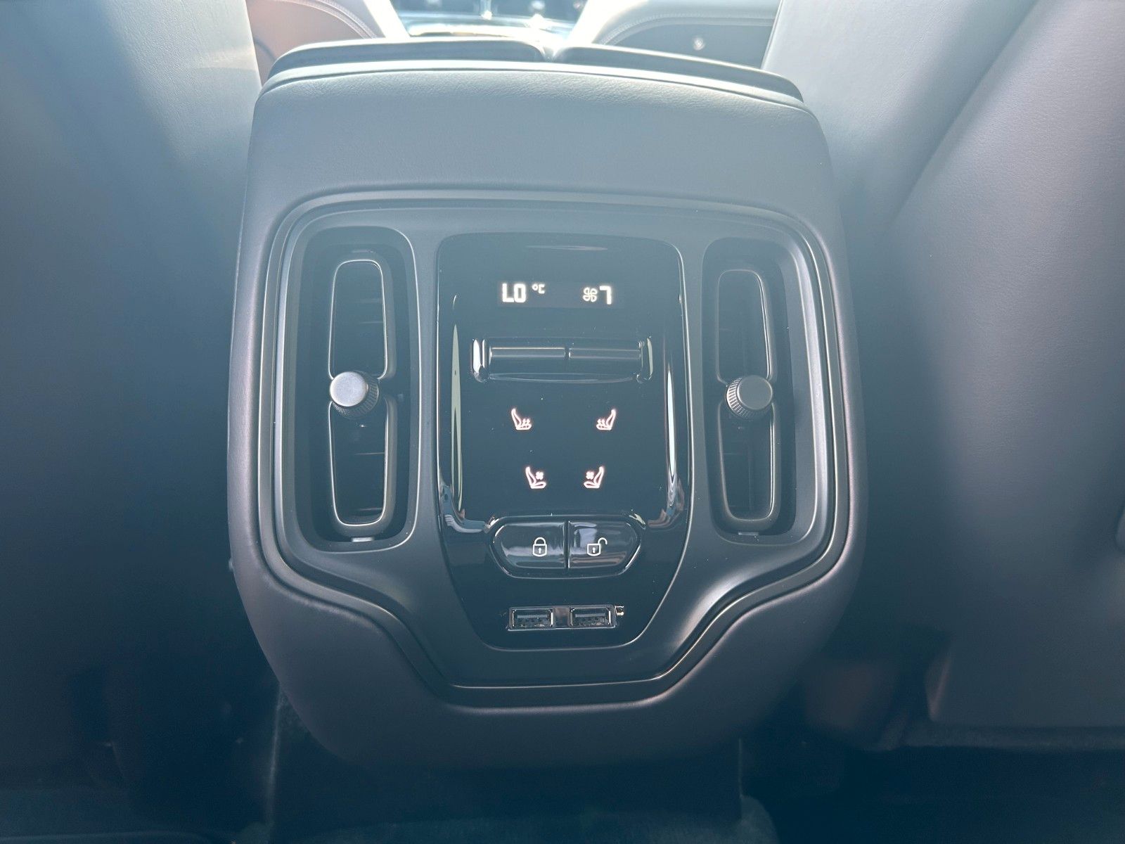 Fahrzeugabbildung Aston Martin DBX 4.0 V8 - Aston Martin Memmingen