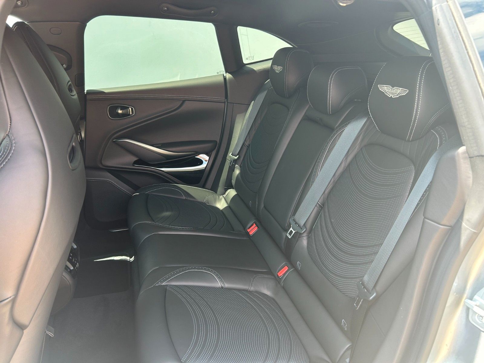 Fahrzeugabbildung Aston Martin DBX 4.0 V8 - Aston Martin Memmingen