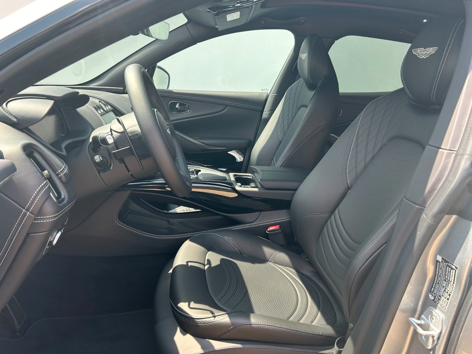 Fahrzeugabbildung Aston Martin DBX 4.0 V8 - Aston Martin Memmingen