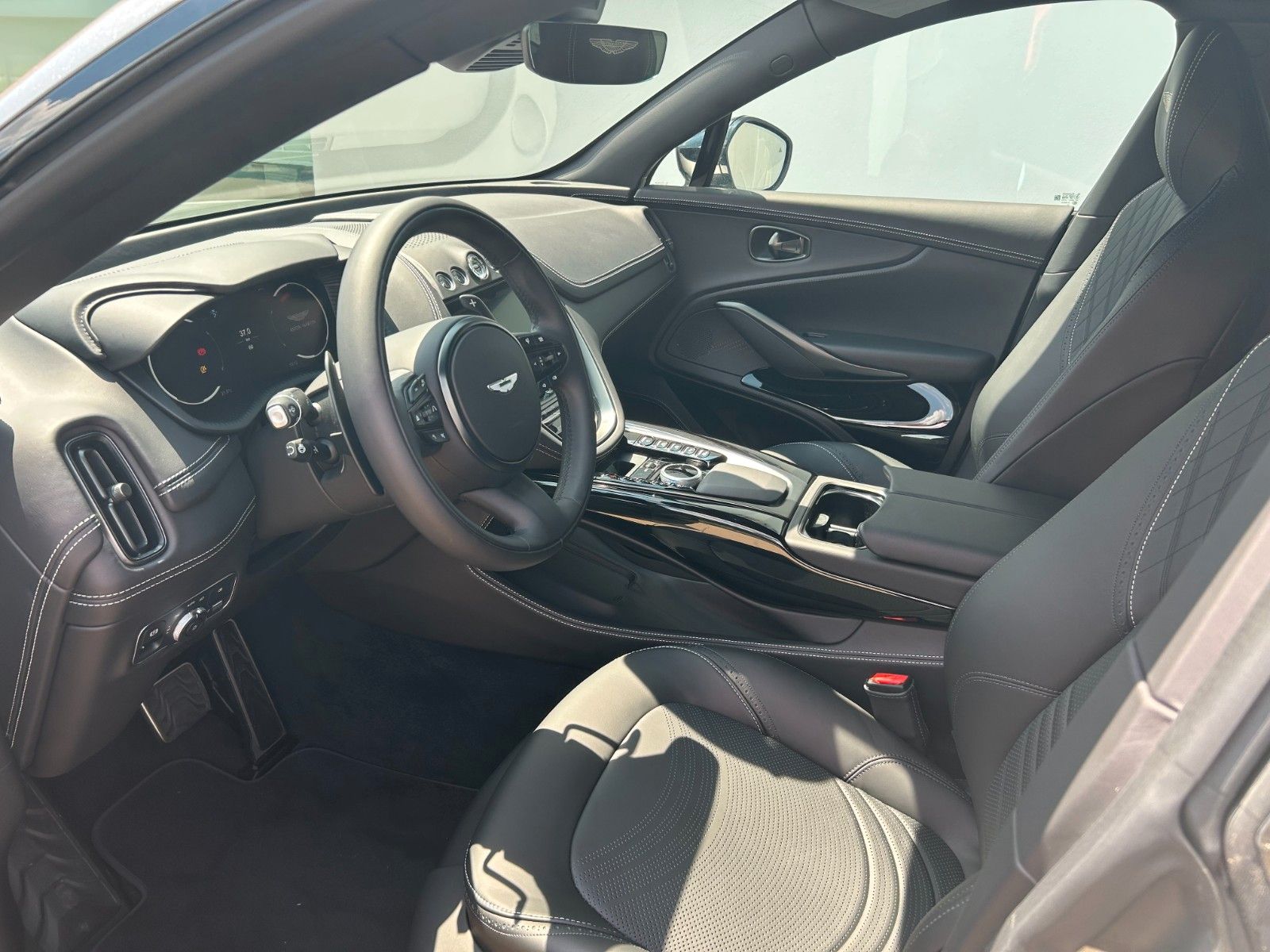Fahrzeugabbildung Aston Martin DBX 4.0 V8 - Aston Martin Memmingen