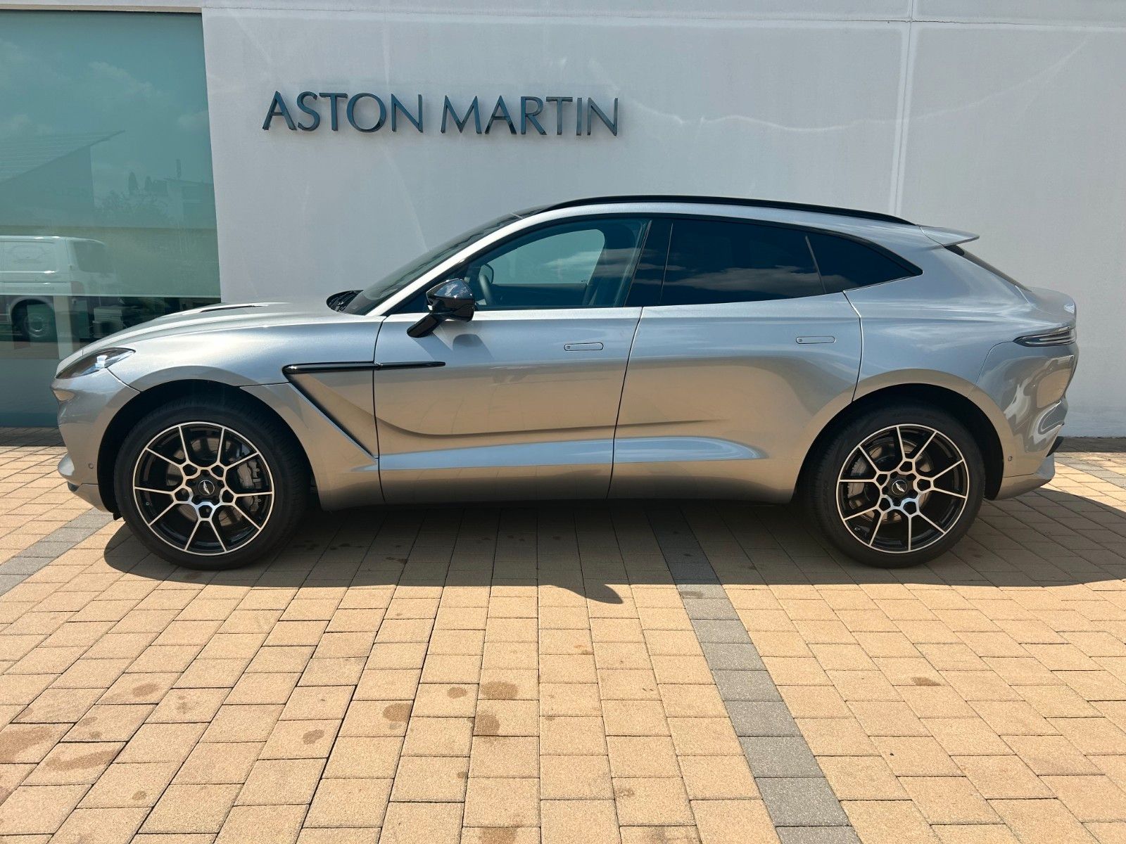 Fahrzeugabbildung Aston Martin DBX 4.0 V8 - Aston Martin Memmingen
