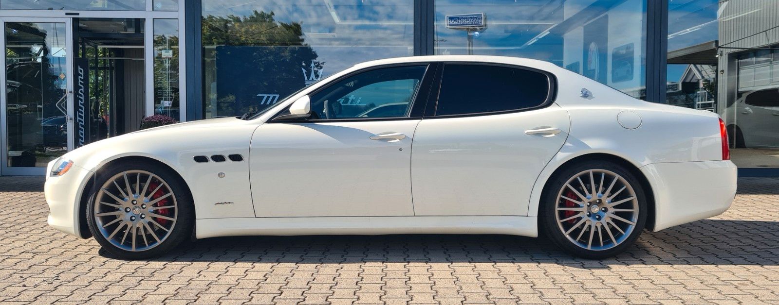 Fahrzeugabbildung Maserati Quattroporte GTS/MY2013/neue Reifen/ Garantie