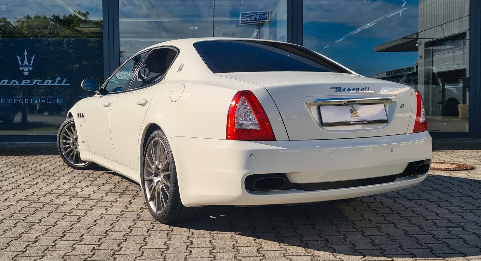 Fahrzeugabbildung Maserati Quattroporte GTS/MY2013/neue Reifen/ Garantie