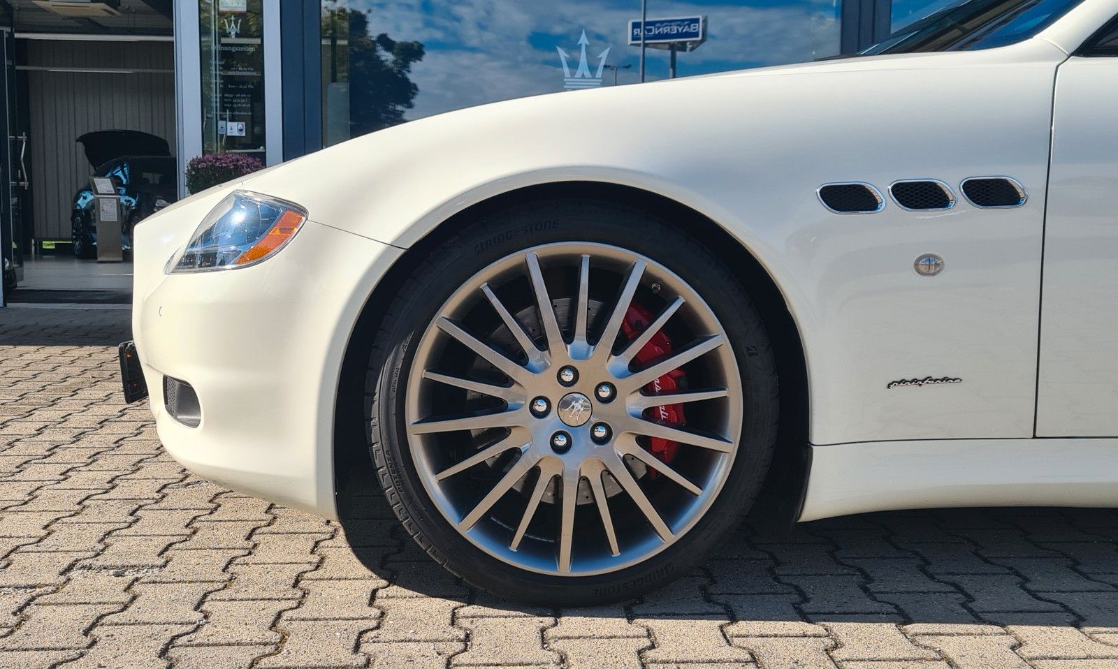 Fahrzeugabbildung Maserati Quattroporte GTS/MY2013/neue Reifen/ Garantie