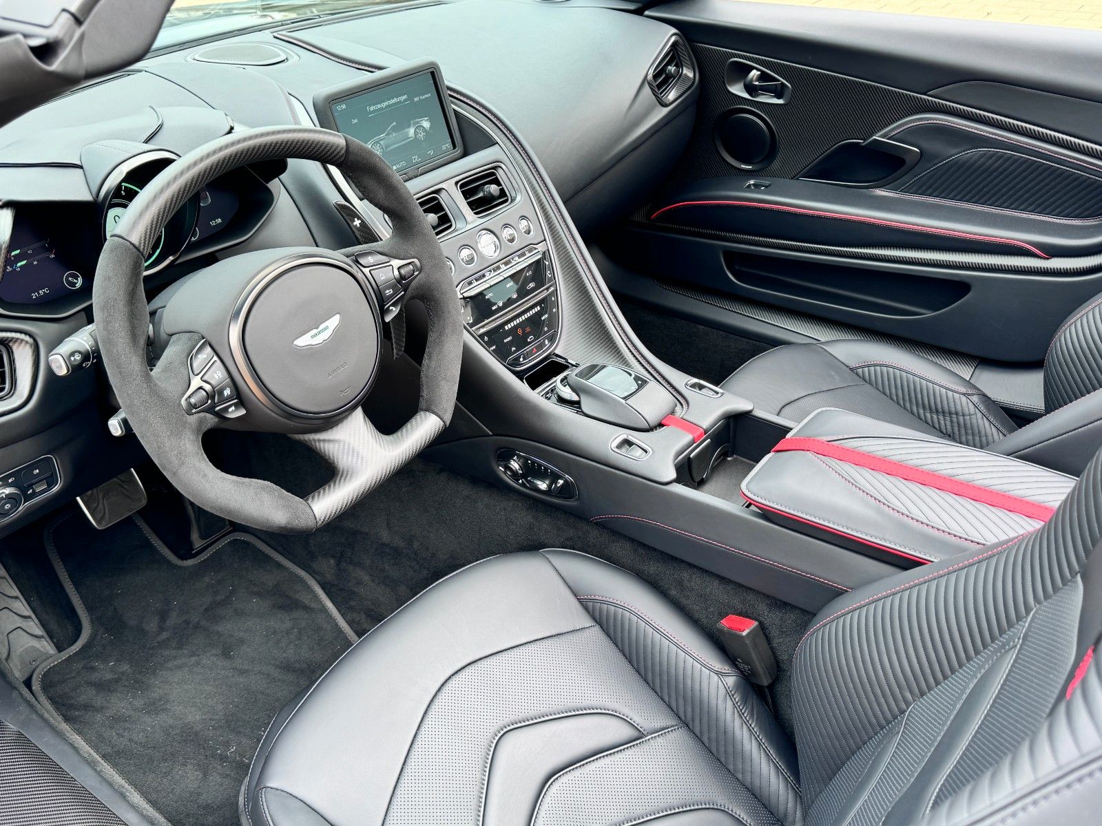 Fahrzeugabbildung Aston Martin DBS 770 Ultimate Volante /  limited 1 of 199