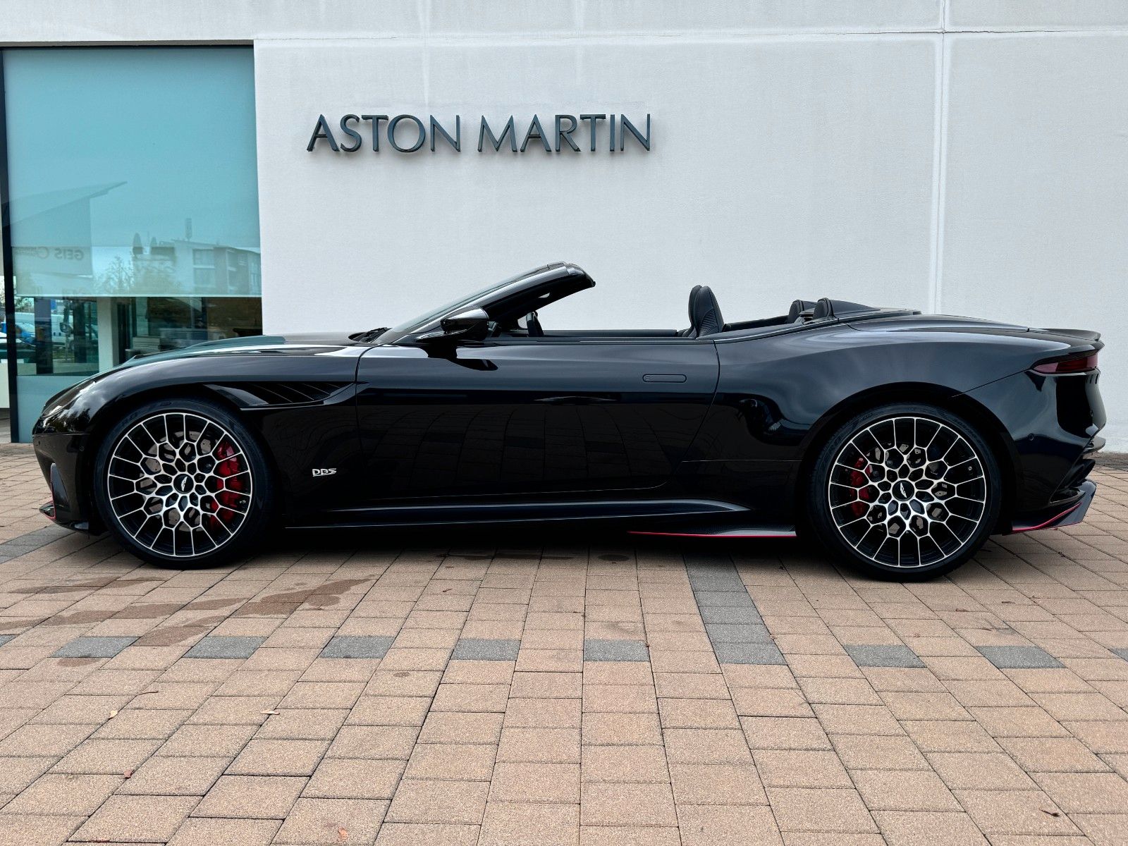 Fahrzeugabbildung Aston Martin DBS 770 Ultimate Volante /  limited 1 of 199