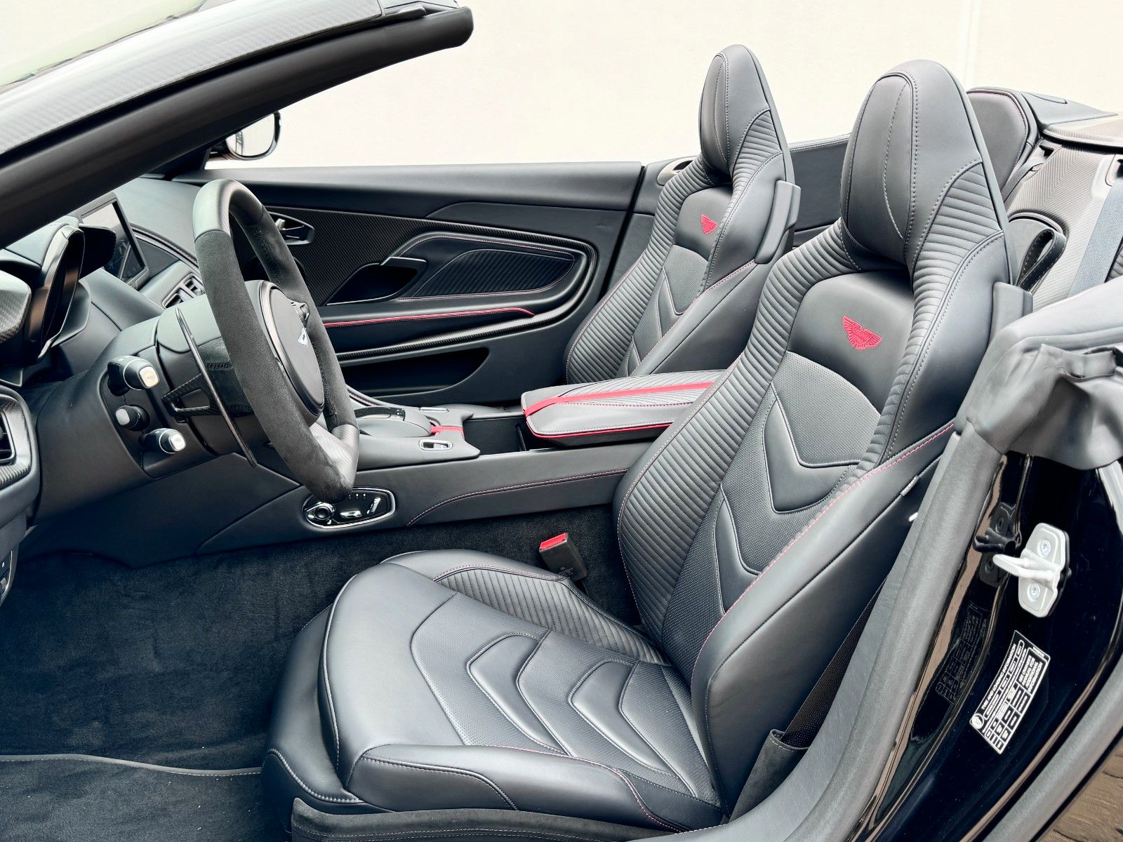 Fahrzeugabbildung Aston Martin DBS 770 Ultimate Volante /  limited 1 of 199