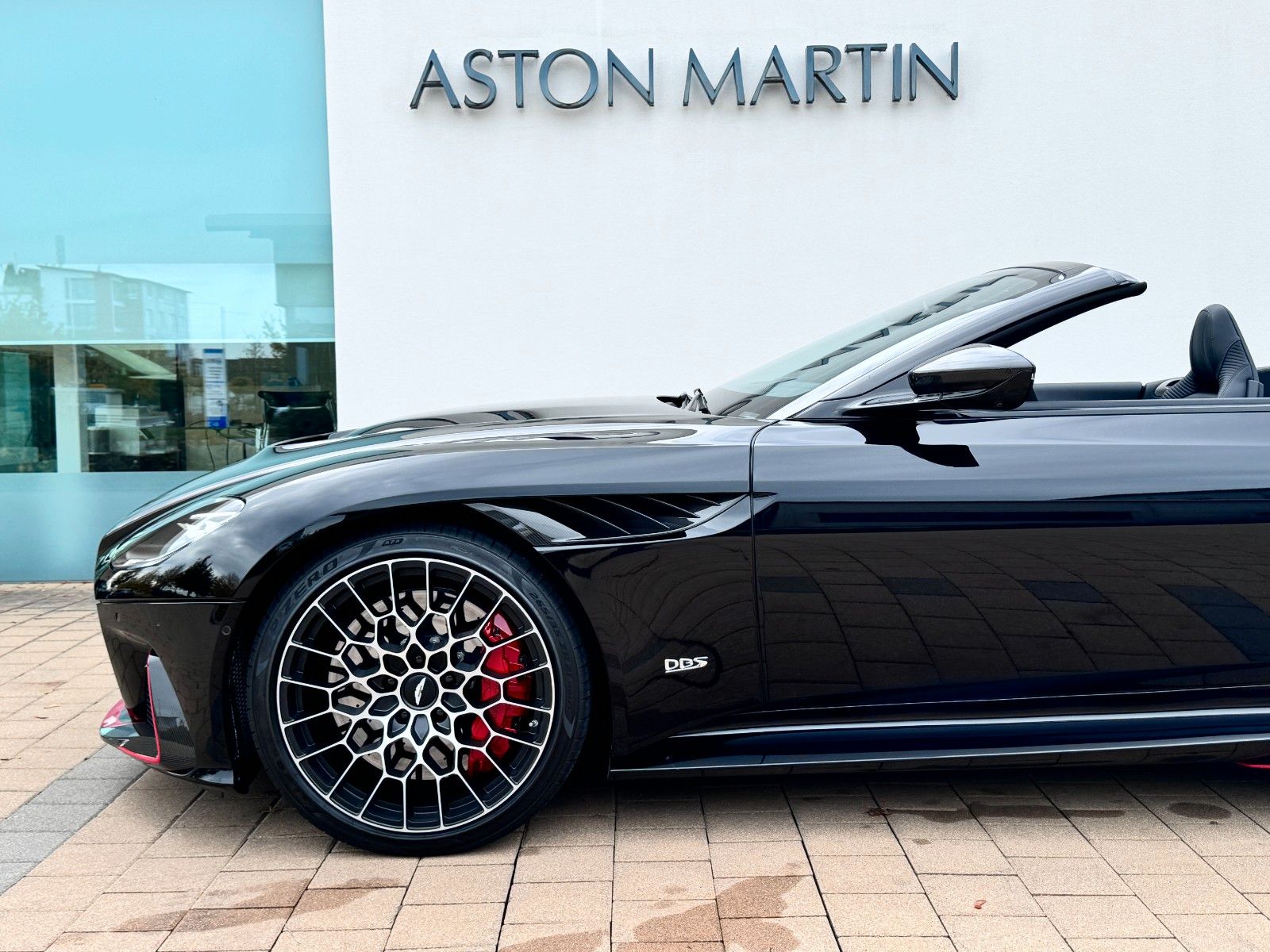 Fahrzeugabbildung Aston Martin DBS 770 Ultimate Volante /  limited 1 of 199