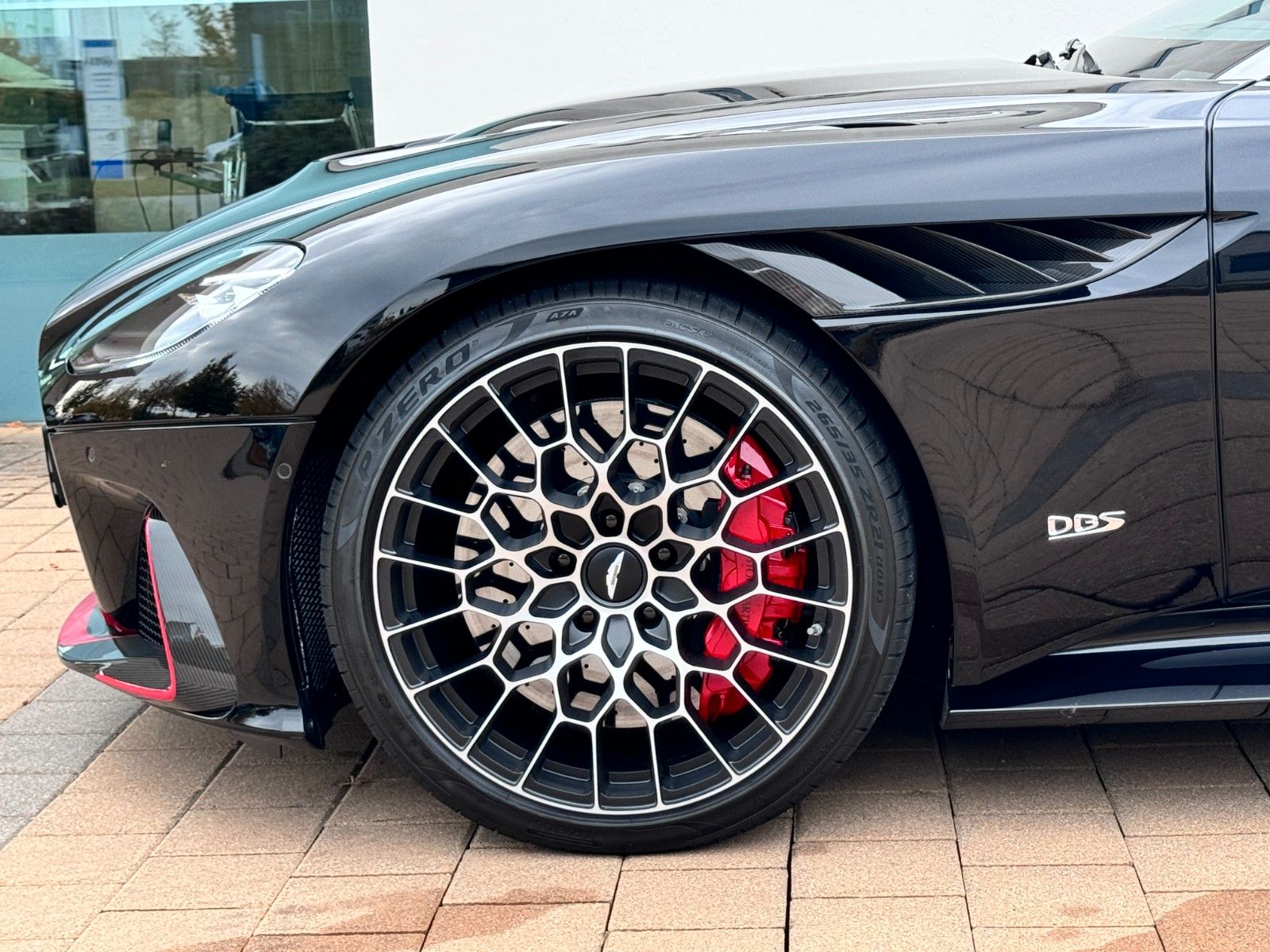 Fahrzeugabbildung Aston Martin DBS 770 Ultimate Volante /  limited 1 of 199