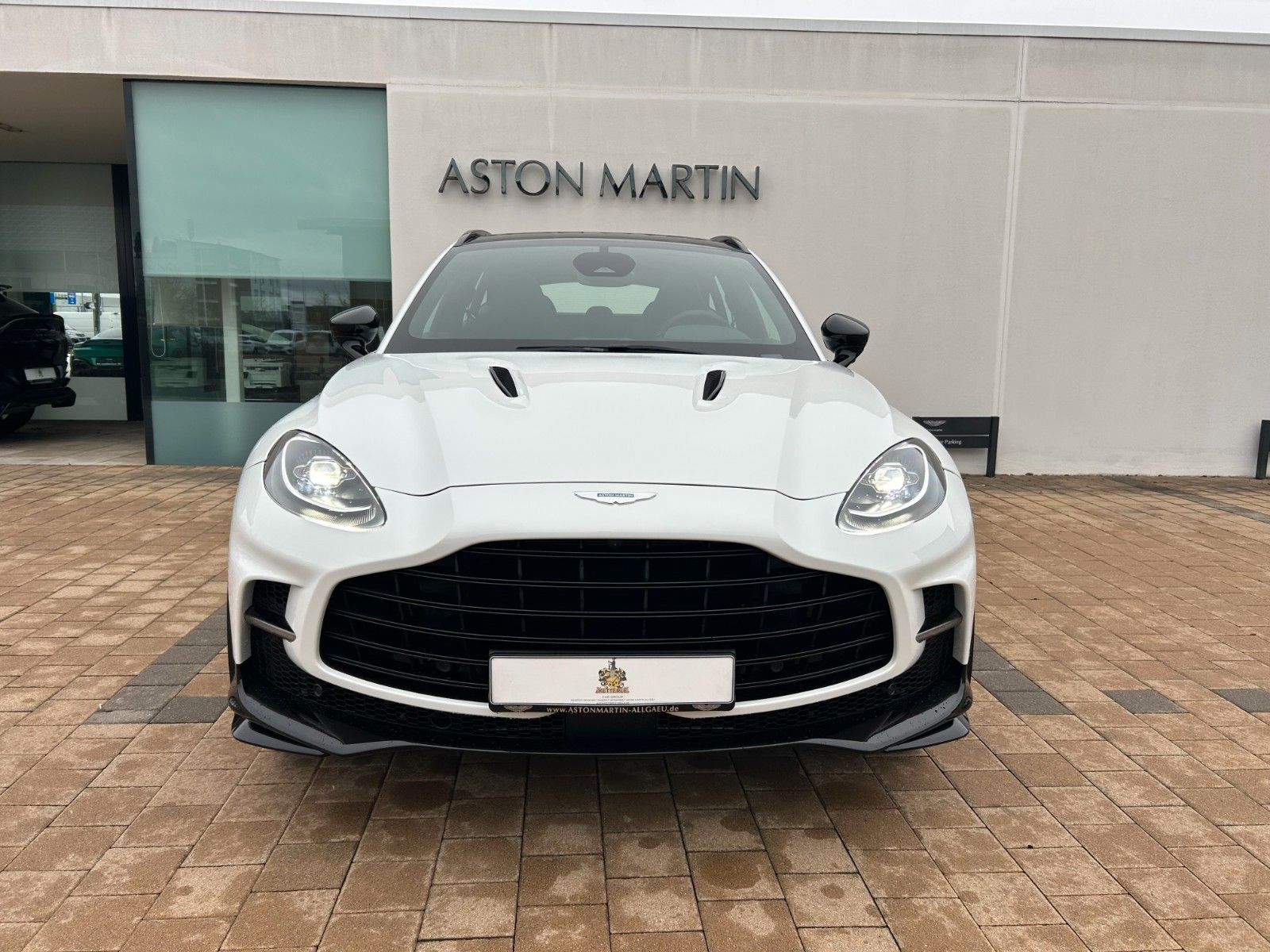 Fahrzeugabbildung Aston Martin DBX 4.0 V8 DBX707 / Lunar White