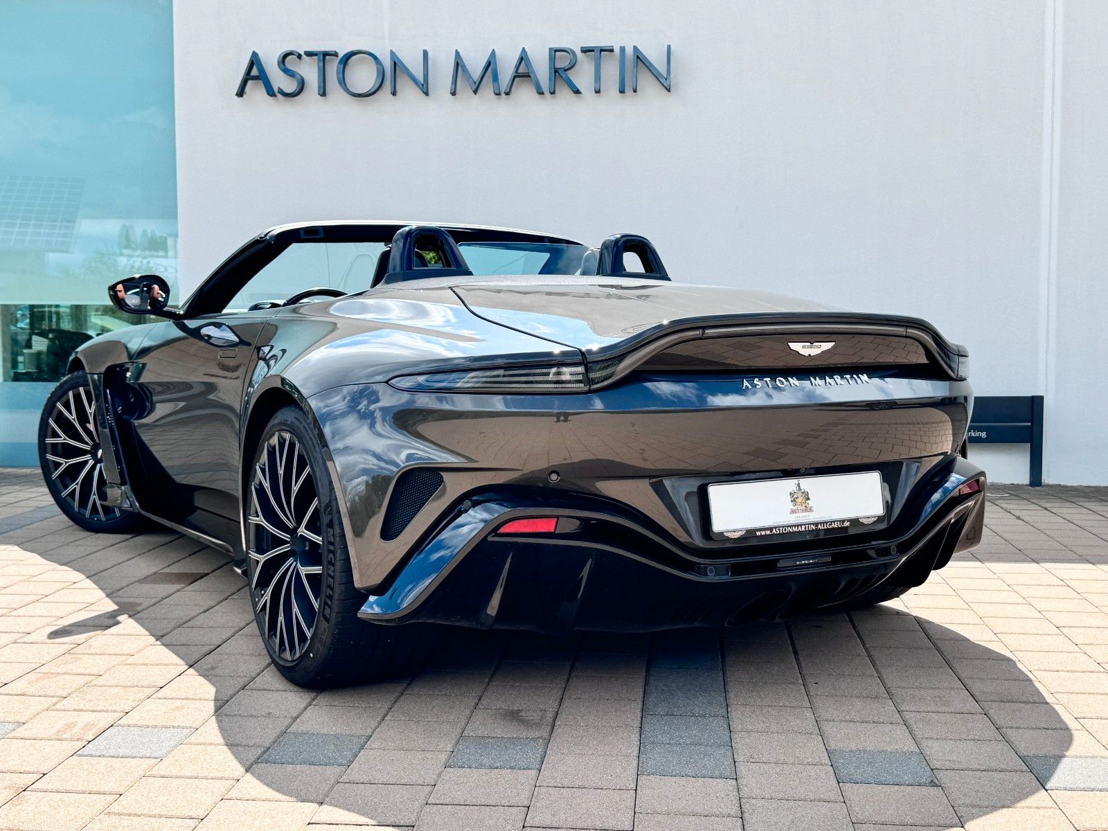 Fahrzeugabbildung Aston Martin V12 Vantage /Q -Options/ 118 of 249 limited