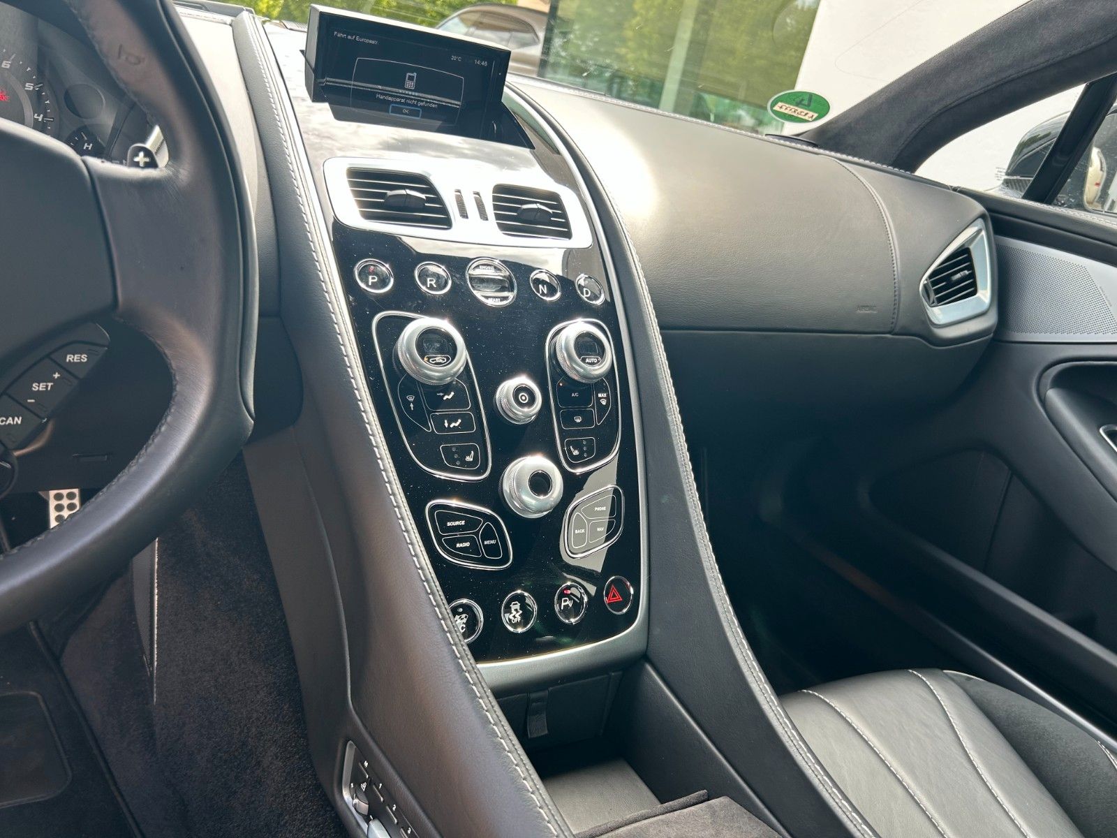 Fahrzeugabbildung Aston Martin Vanquish / Service + Reifen neu