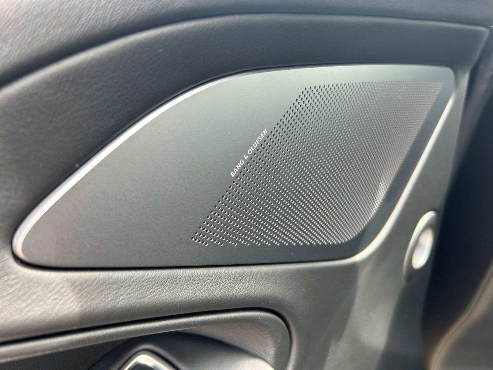 Fahrzeugabbildung Aston Martin Vanquish / Service + Reifen neu