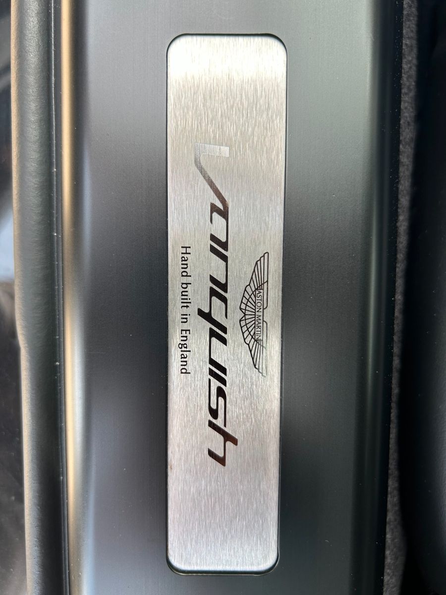 Fahrzeugabbildung Aston Martin Vanquish / Service + Reifen neu