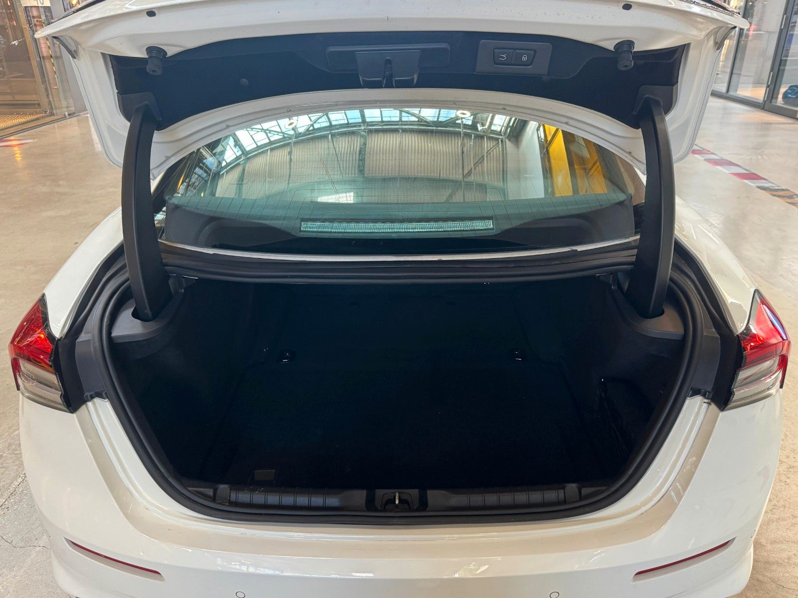 Fahrzeugabbildung Maserati Ghibli GT/ Garantie *Maserati München*