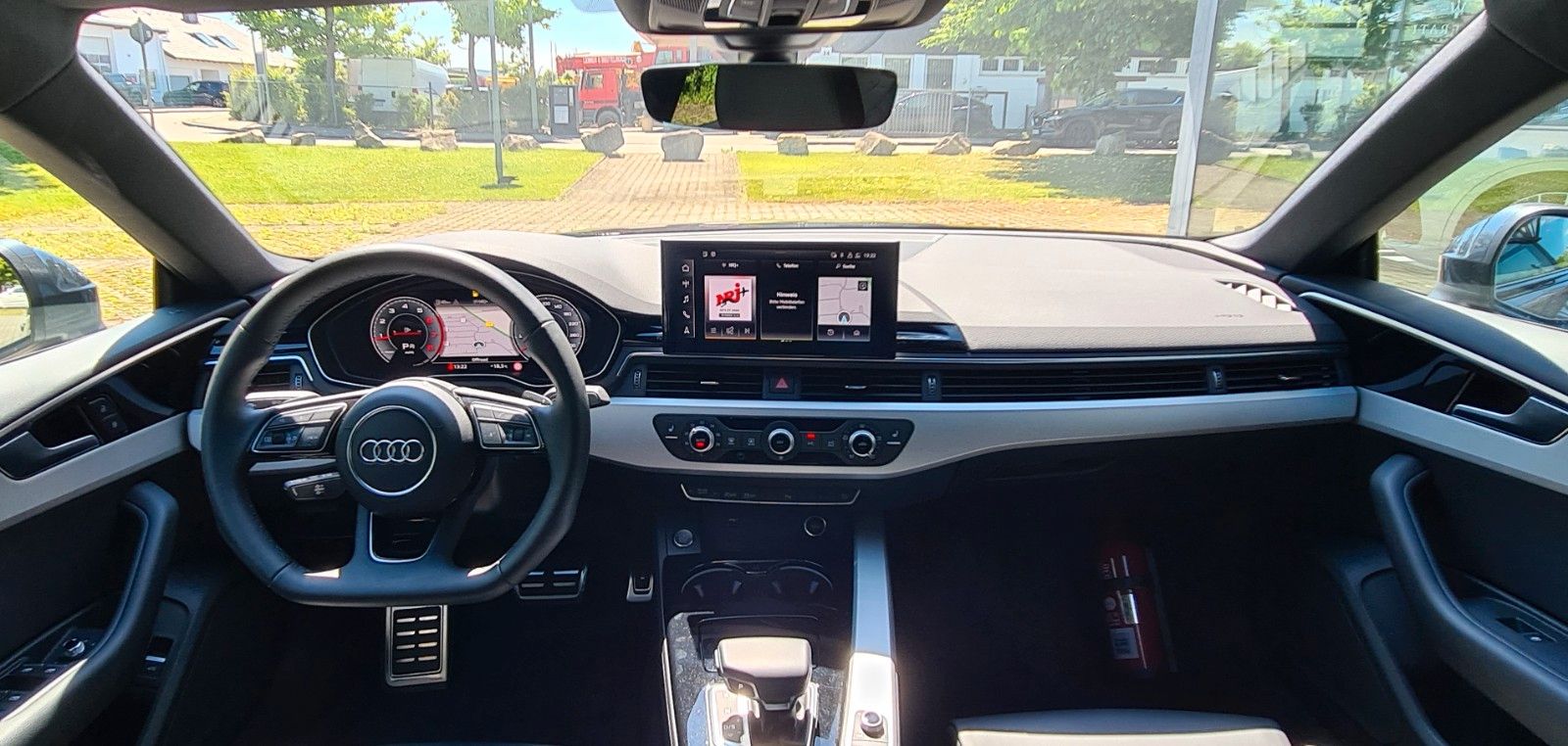 Fahrzeugabbildung Audi A5 35 TFSI S tronic Sportback S line/ Garantie