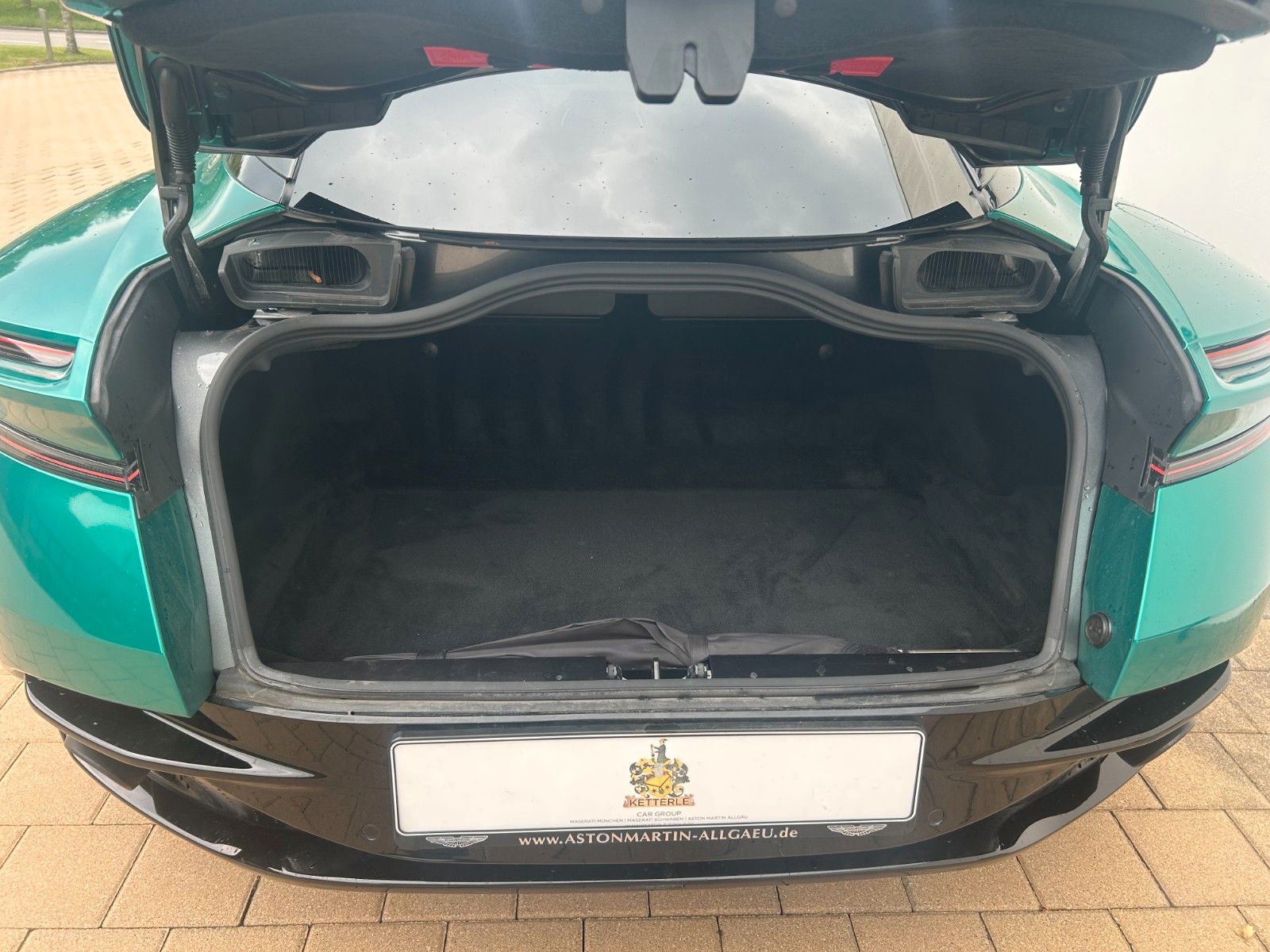Fahrzeugabbildung Aston Martin DB11 5.2 V12 AMR / F1 Folierung