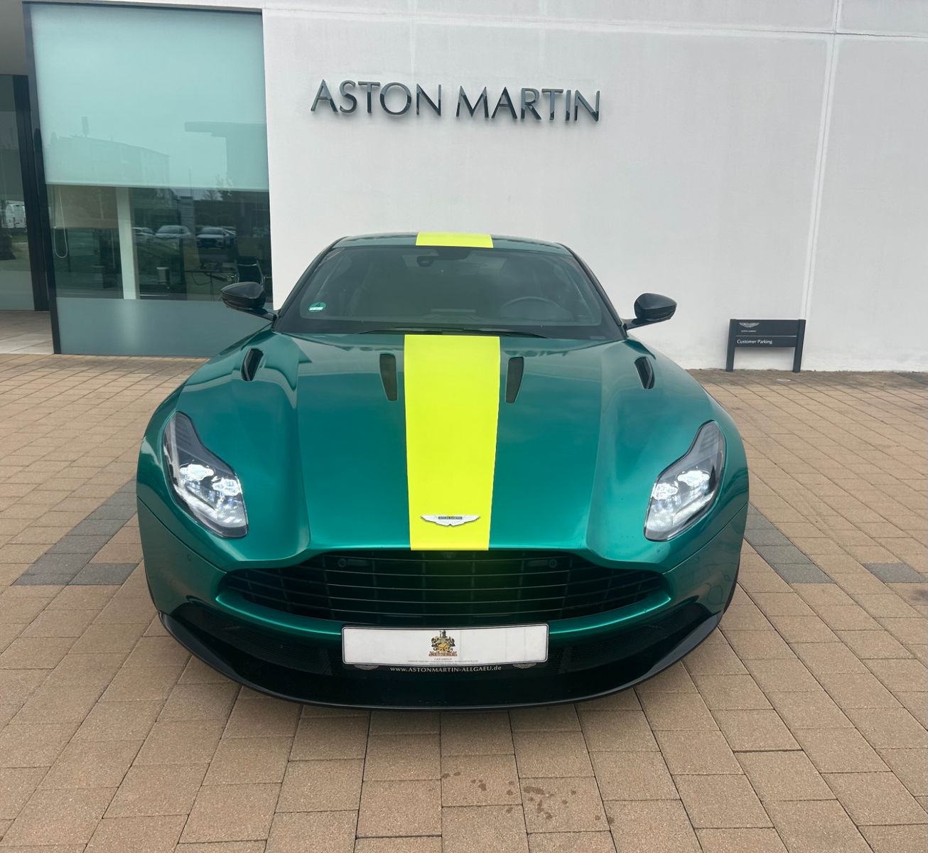 Fahrzeugabbildung Aston Martin DB11 5.2 V12 AMR / F1 Folierung