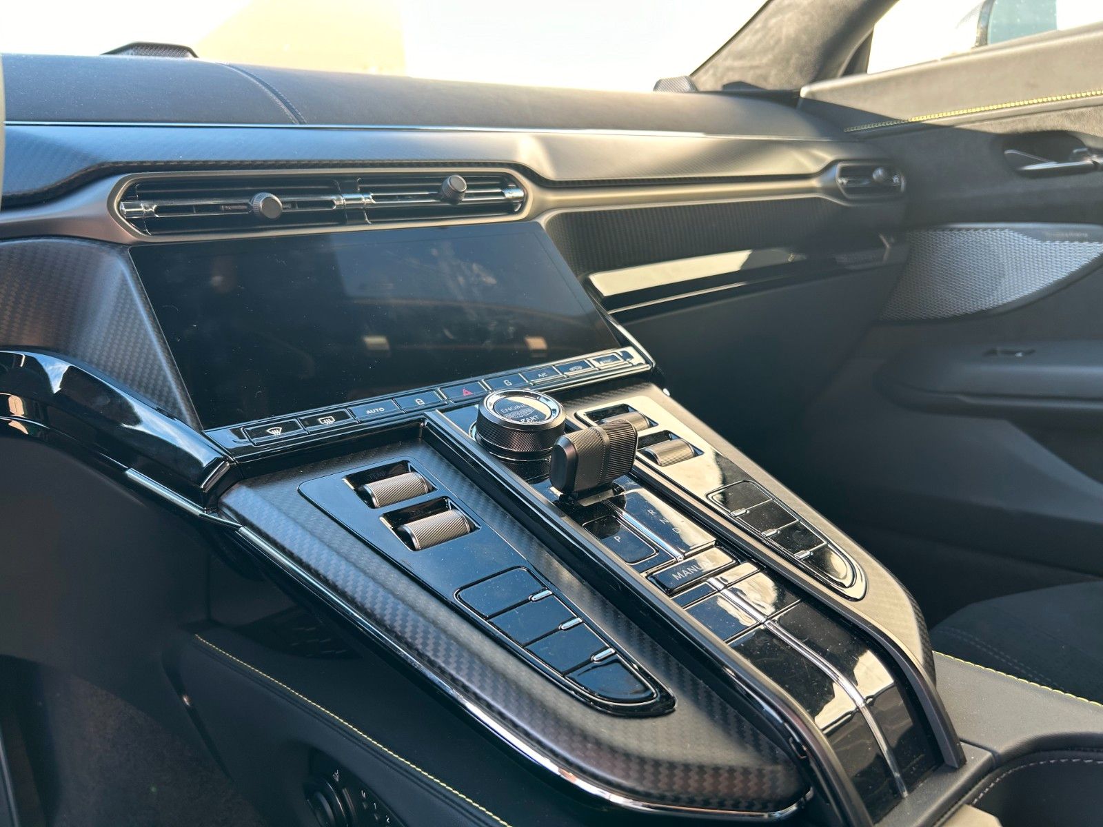 Fahrzeugabbildung Aston Martin Vantage Next Generation / Podium Green