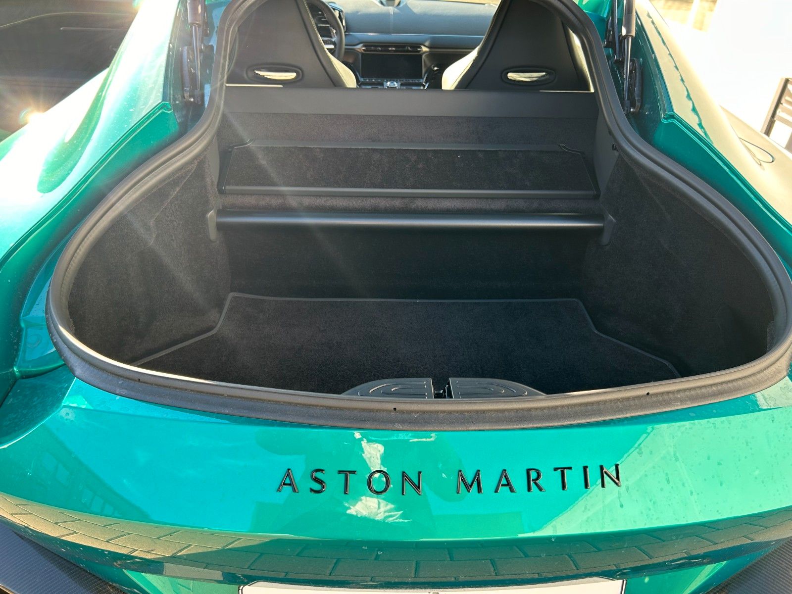 Fahrzeugabbildung Aston Martin Vantage Next Generation / Podium Green
