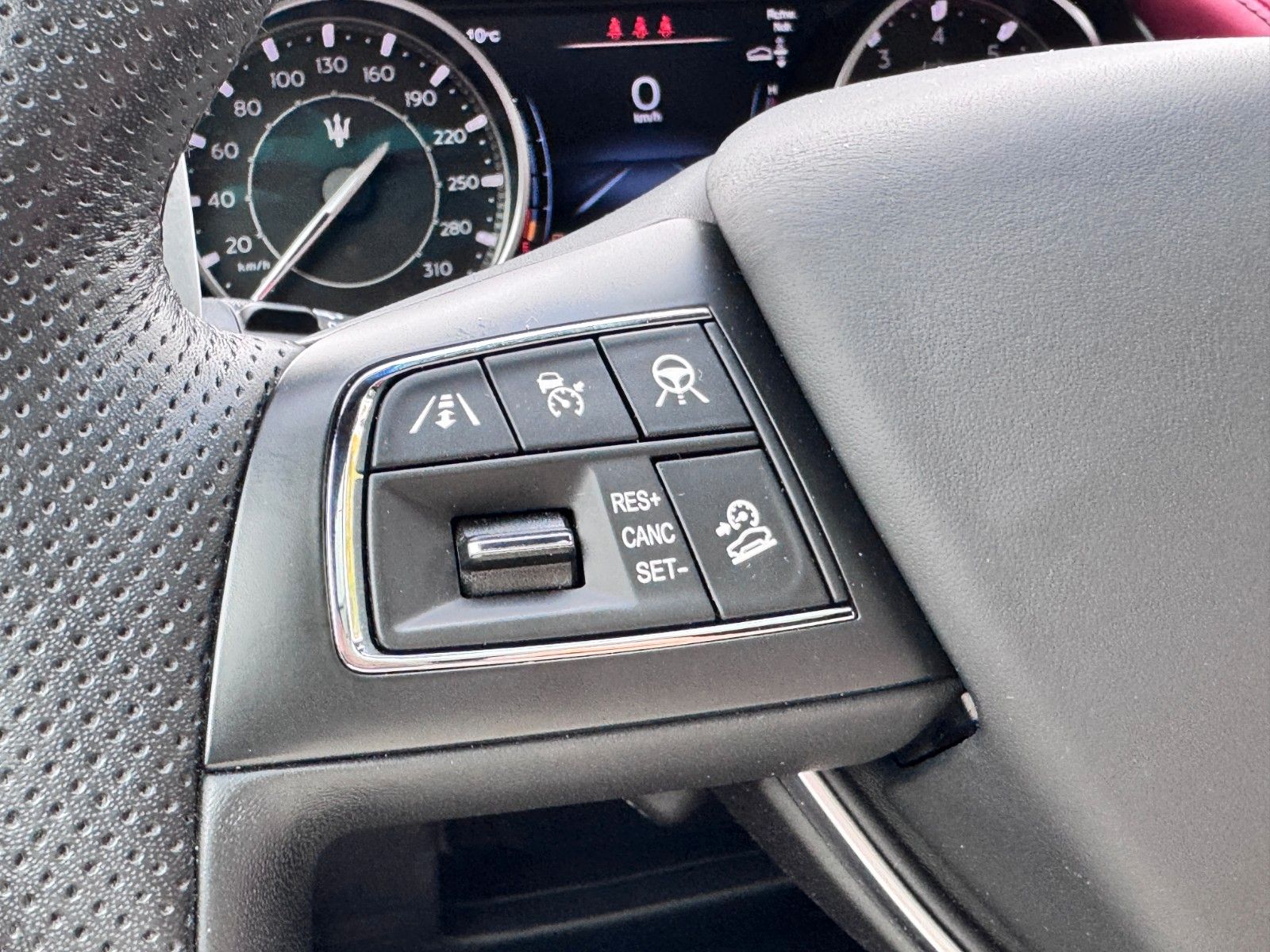 Fahrzeugabbildung Maserati Levante Modena S/ Garantie/ Erstbesitz