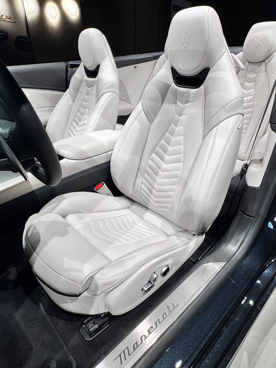 Fahrzeugabbildung Maserati GranCabrio TROFEO/ Airscarf/ Lenkradheizung