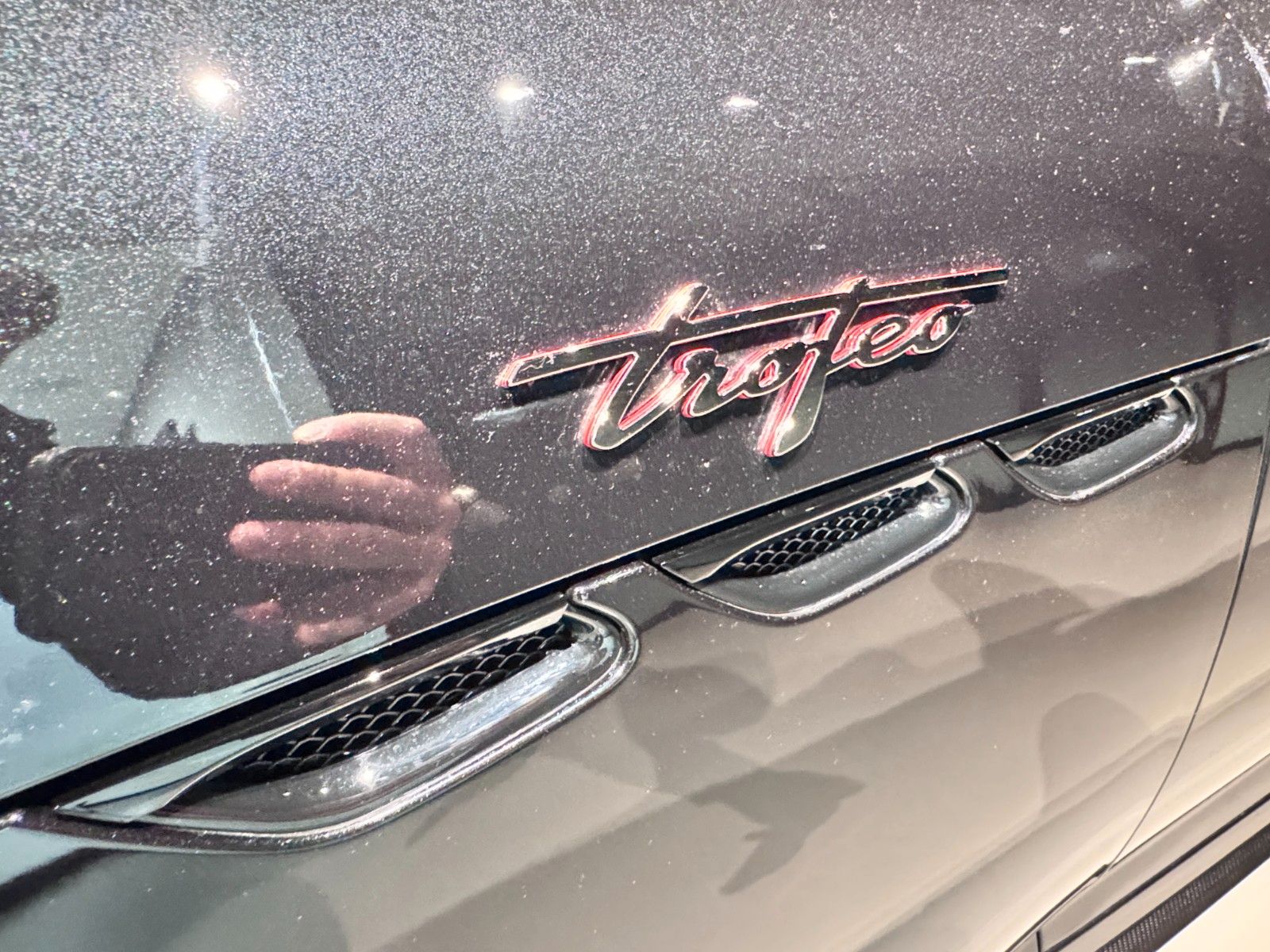 Fahrzeugabbildung Maserati GranCabrio TROFEO/ Airscarf/ Lenkradheizung