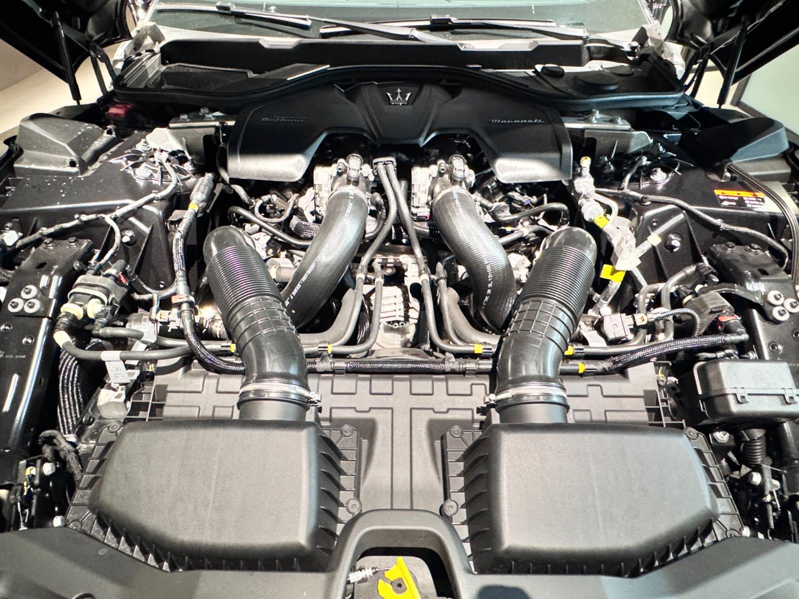 Fahrzeugabbildung Maserati GranCabrio TROFEO/ Airscarf/ Lenkradheizung