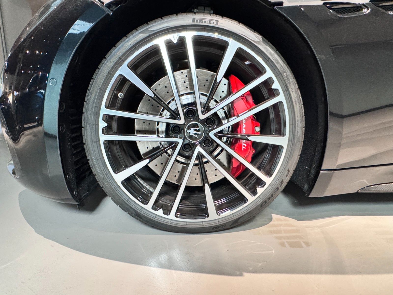 Fahrzeugabbildung Maserati GranCabrio TROFEO/ Airscarf/ Lenkradheizung