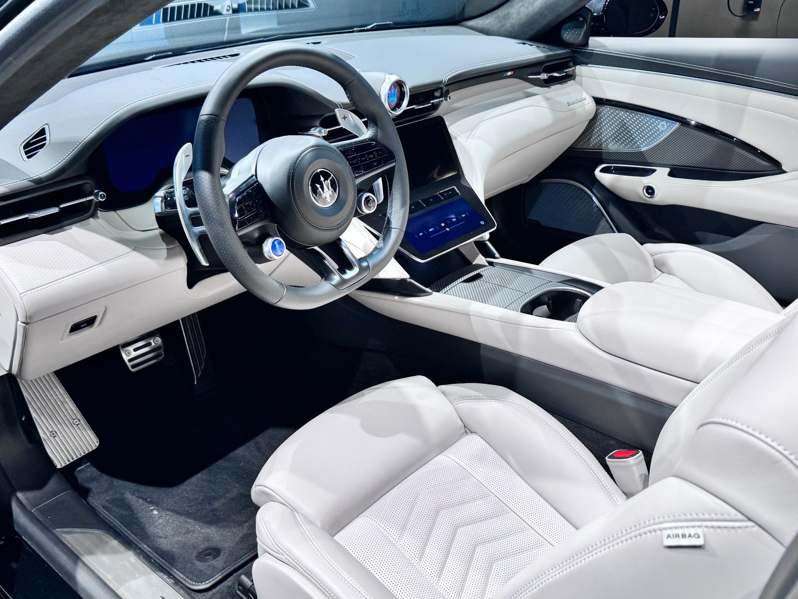 Fahrzeugabbildung Maserati GranCabrio TROFEO/ Airscarf/ Lenkradheizung