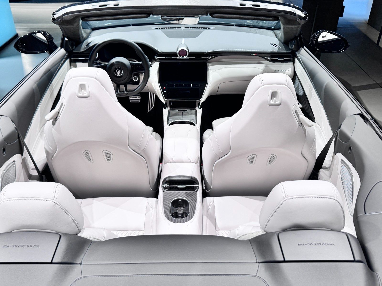 Fahrzeugabbildung Maserati GranCabrio TROFEO/ Airscarf/ Lenkradheizung