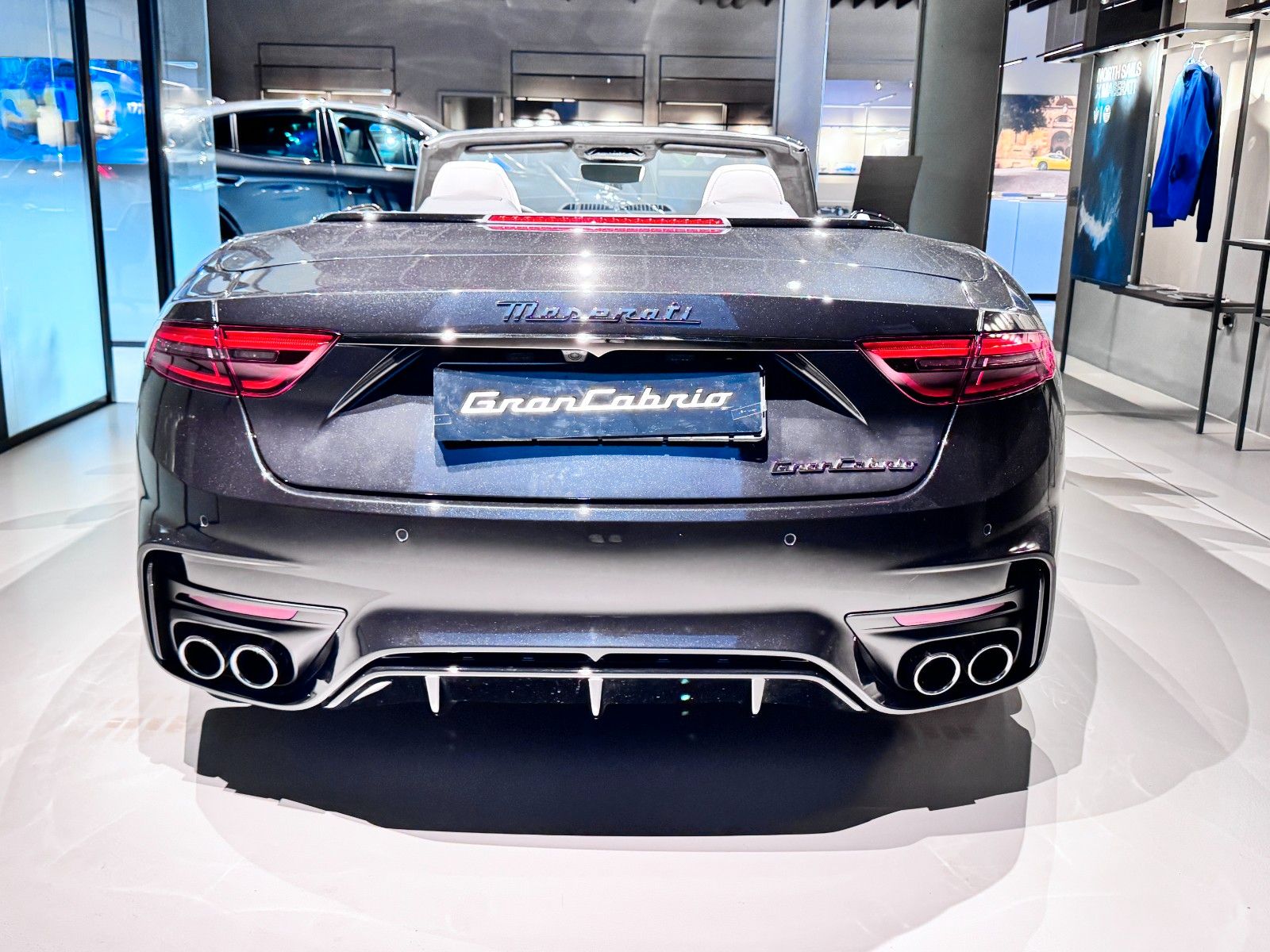 Fahrzeugabbildung Maserati GranCabrio TROFEO/ Airscarf/ Lenkradheizung