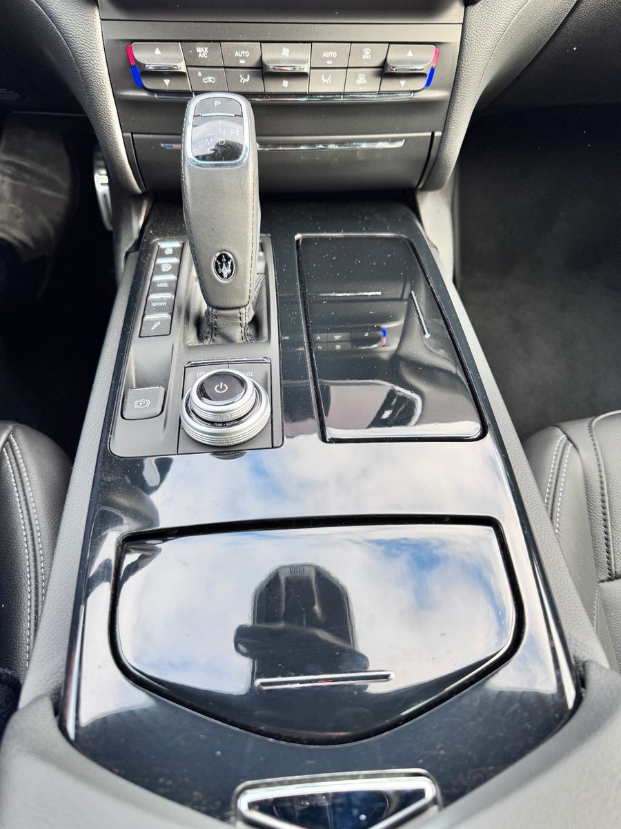 Fahrzeugabbildung Maserati Ghibli GT GranSport/1.Hd./GARANTIE/Fahrassist+