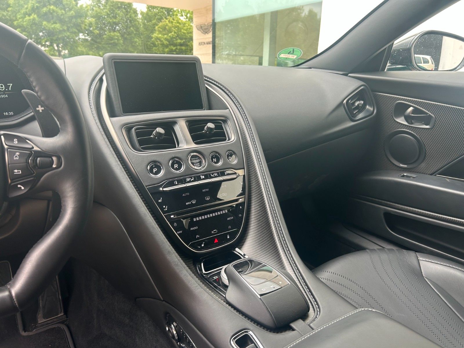 Fahrzeugabbildung Aston Martin DB11 5.2 V12 AMR / F1 Folierung