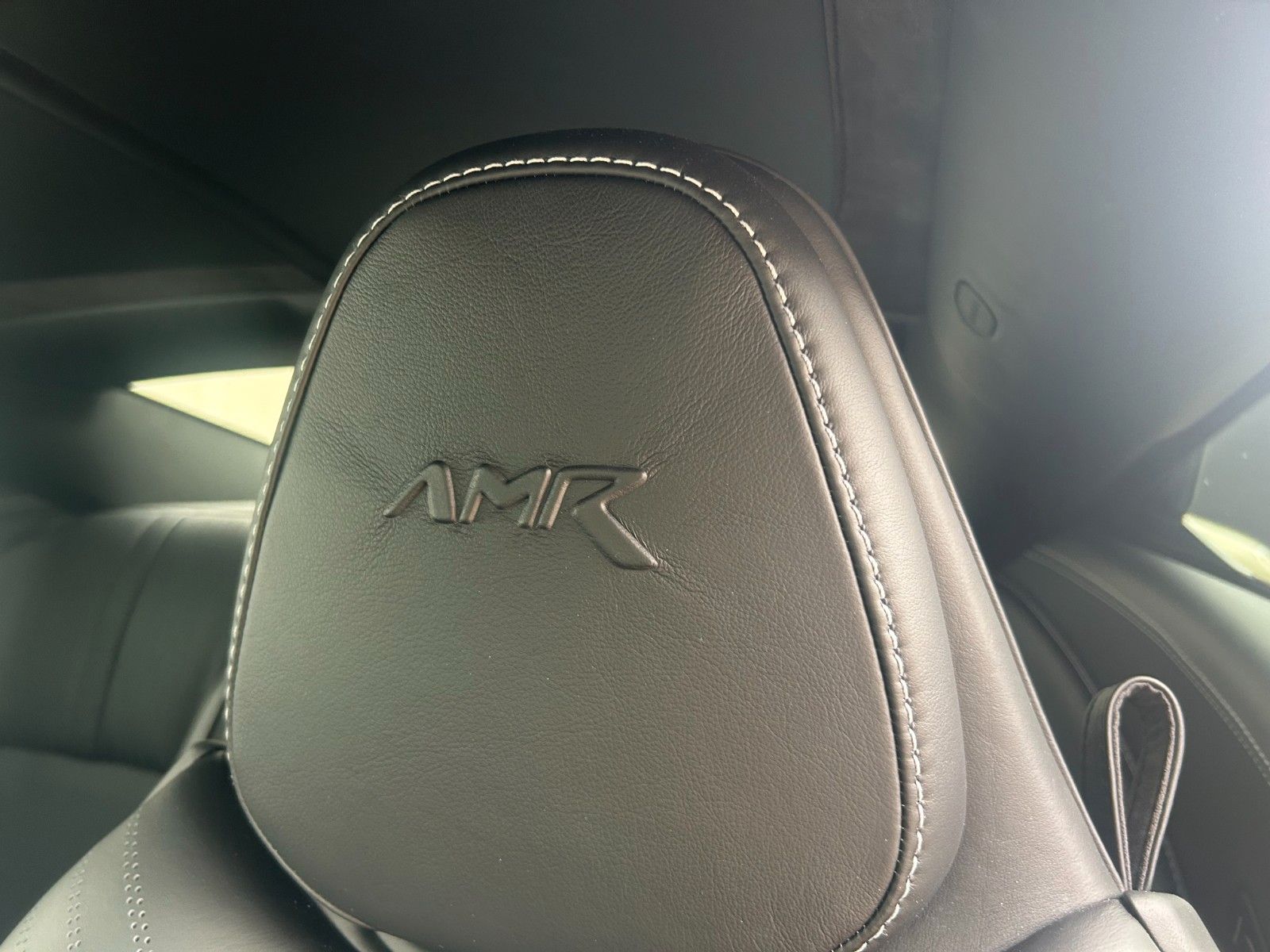 Fahrzeugabbildung Aston Martin DB11 5.2 V12 AMR / F1 Folierung