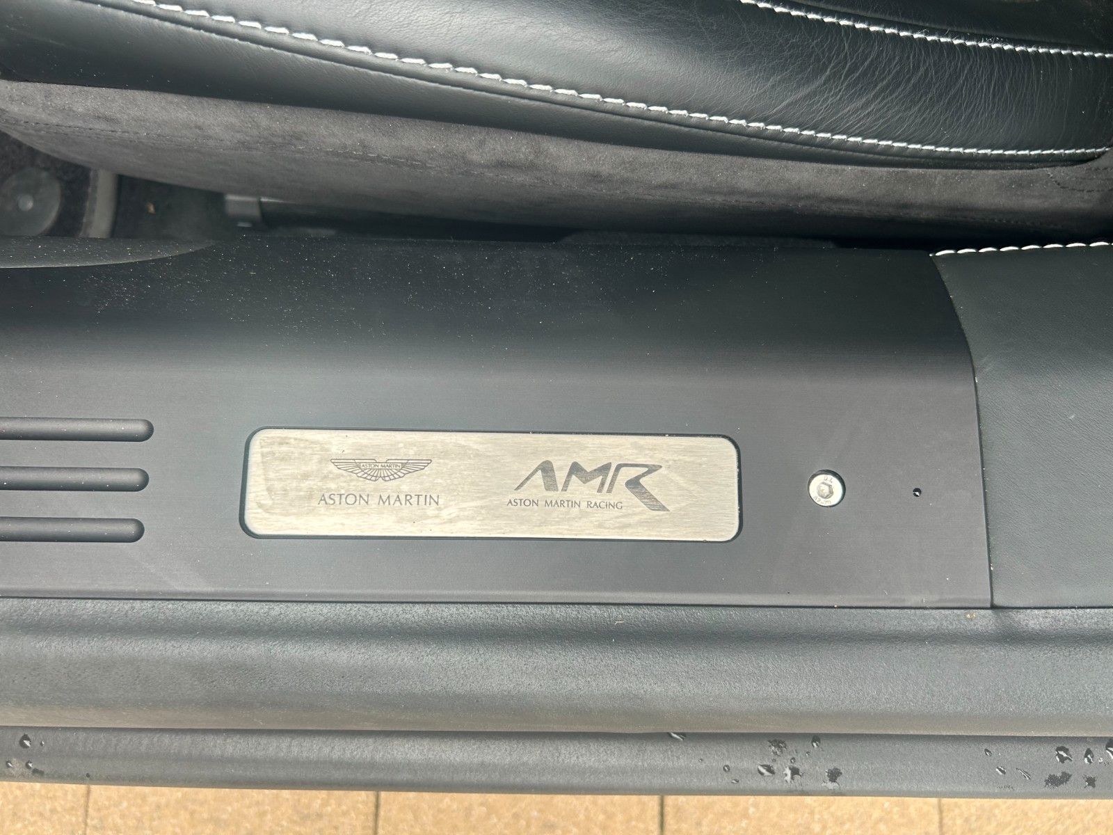 Fahrzeugabbildung Aston Martin DB11 5.2 V12 AMR / F1 Folierung