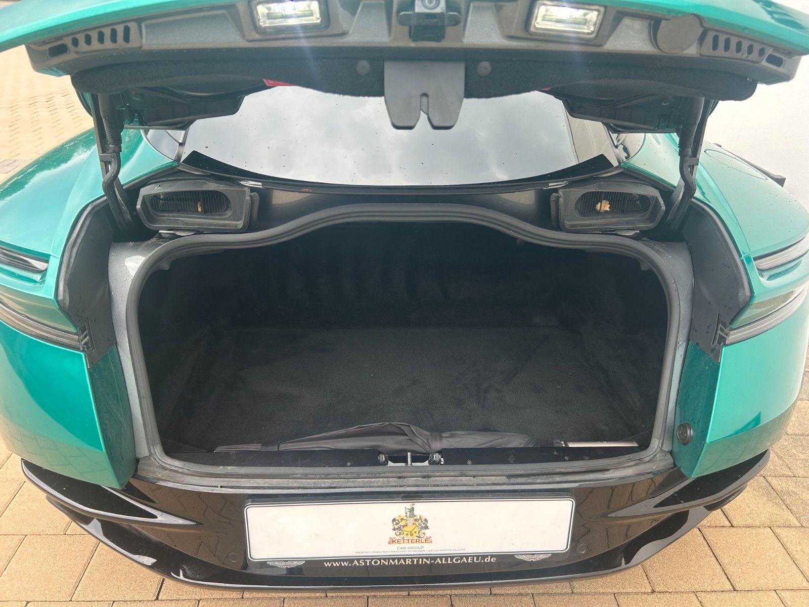 Fahrzeugabbildung Aston Martin DB11 5.2 V12 AMR / F1 Folierung