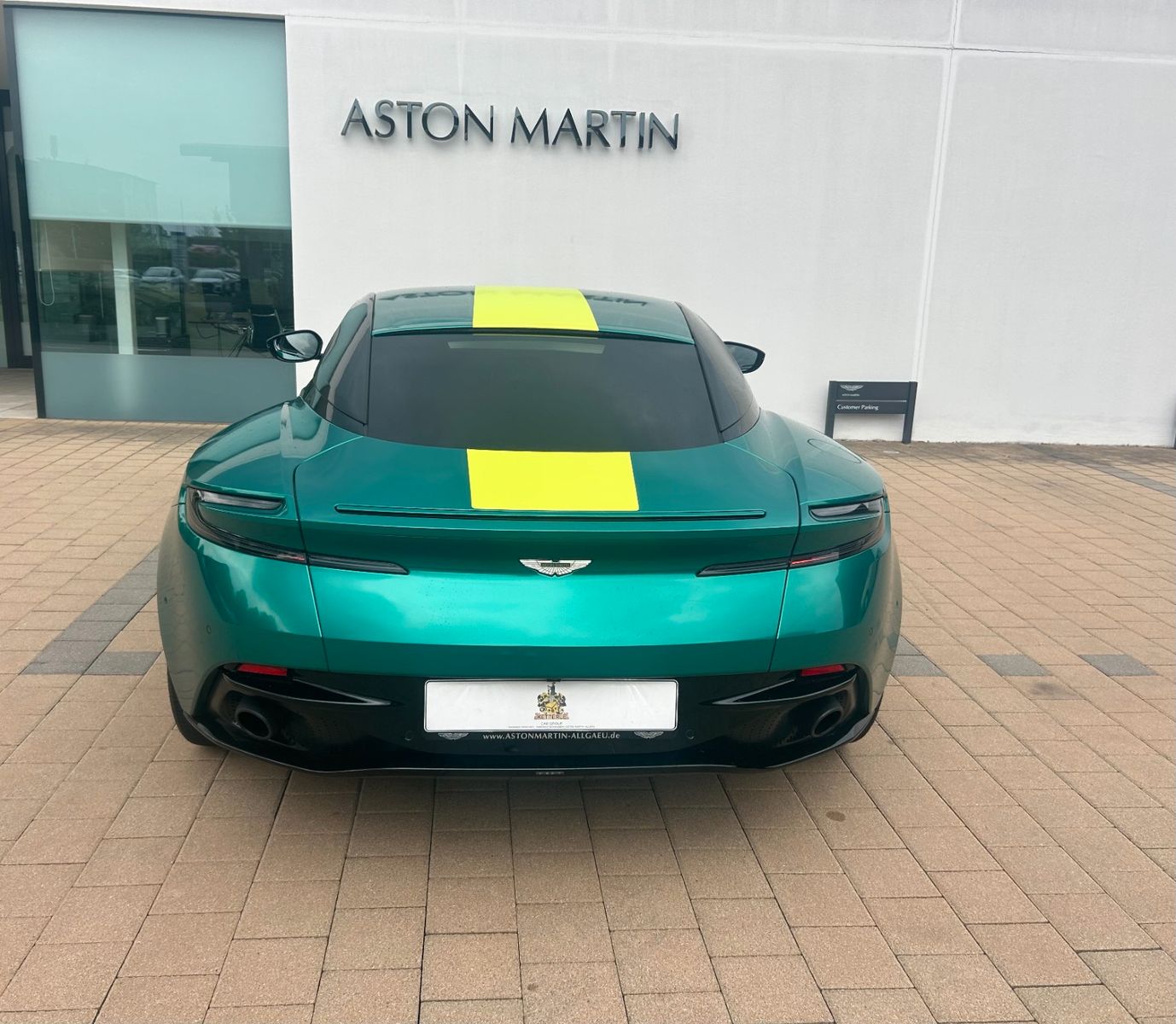 Fahrzeugabbildung Aston Martin DB11 5.2 V12 AMR / F1 Folierung