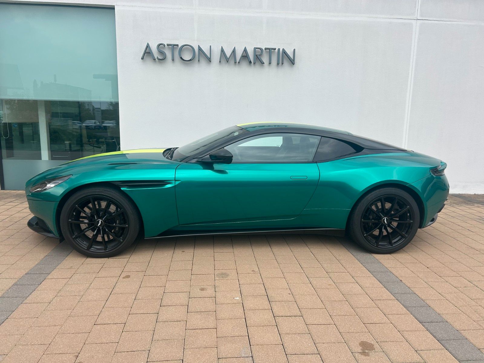 Fahrzeugabbildung Aston Martin DB11 5.2 V12 AMR / F1 Folierung