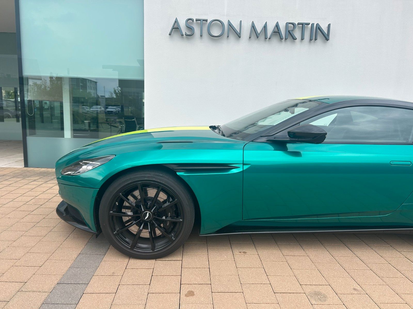 Fahrzeugabbildung Aston Martin DB11 5.2 V12 AMR / F1 Folierung