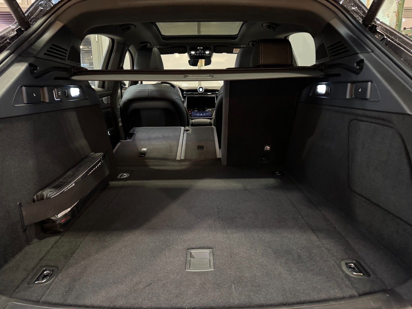 Fahrzeugabbildung Maserati Grecale/MY25/Panoramadach/ Ganzjahresreifen