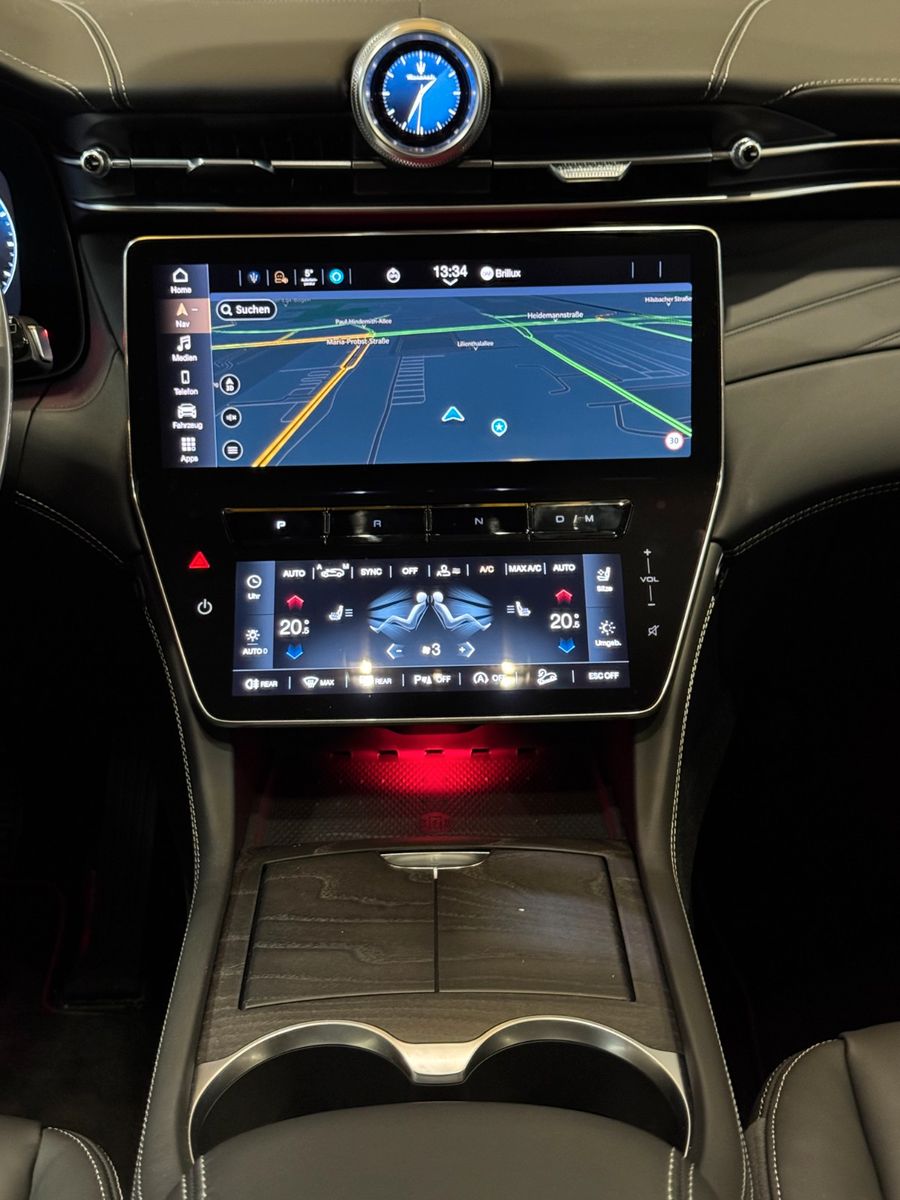 Fahrzeugabbildung Maserati Grecale/MY25/Panoramadach/ Ganzjahresreifen