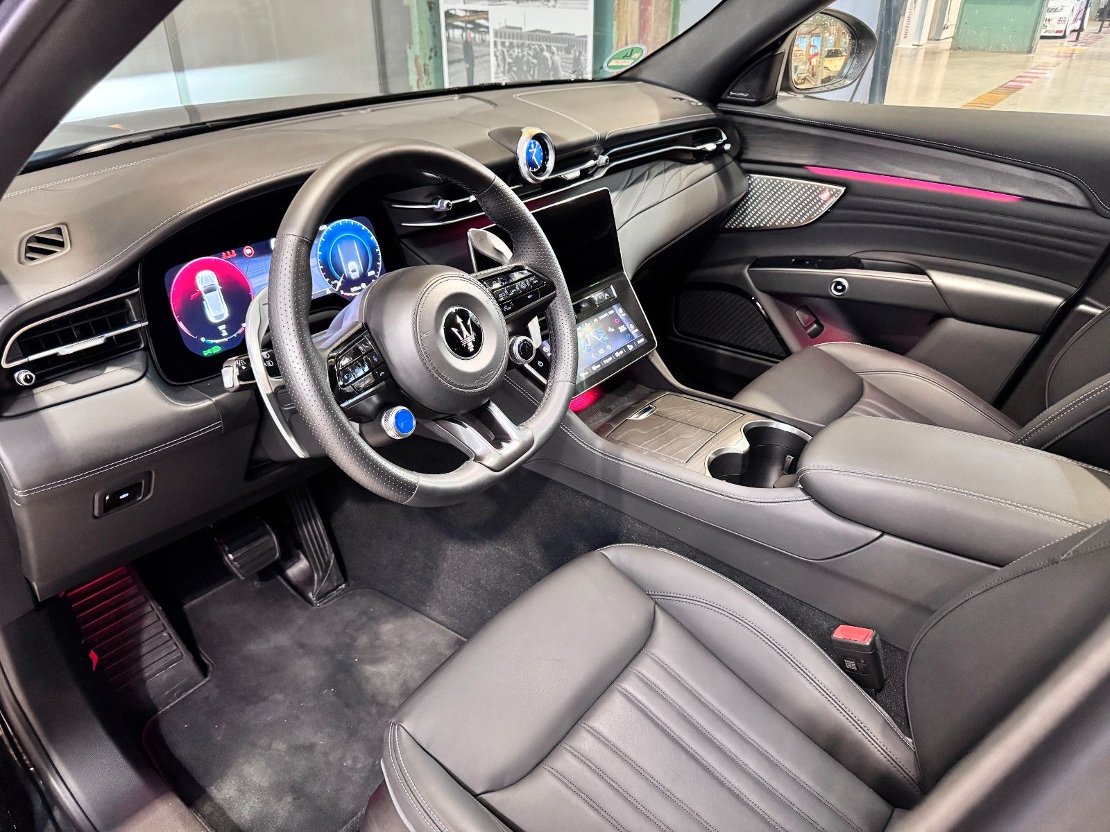 Fahrzeugabbildung Maserati Grecale/MY25/Panoramadach/ Ganzjahresreifen