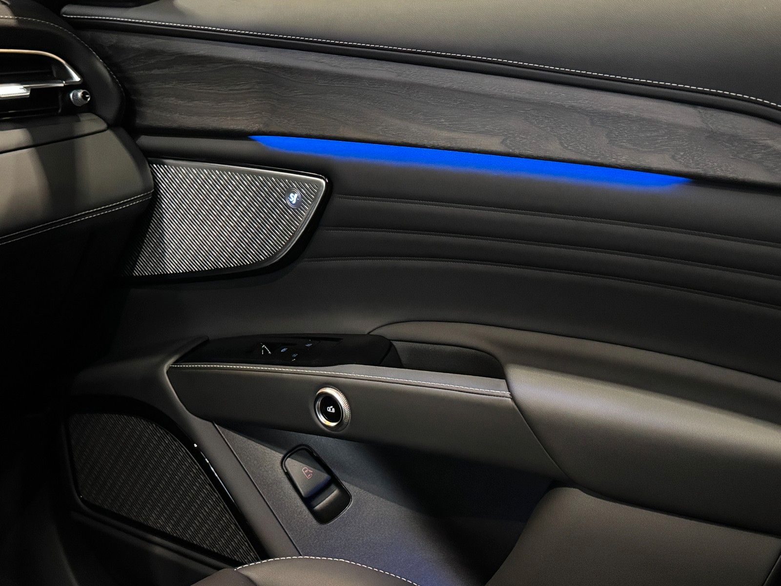 Fahrzeugabbildung Maserati Grecale/MY25/Panoramadach/ Ganzjahresreifen