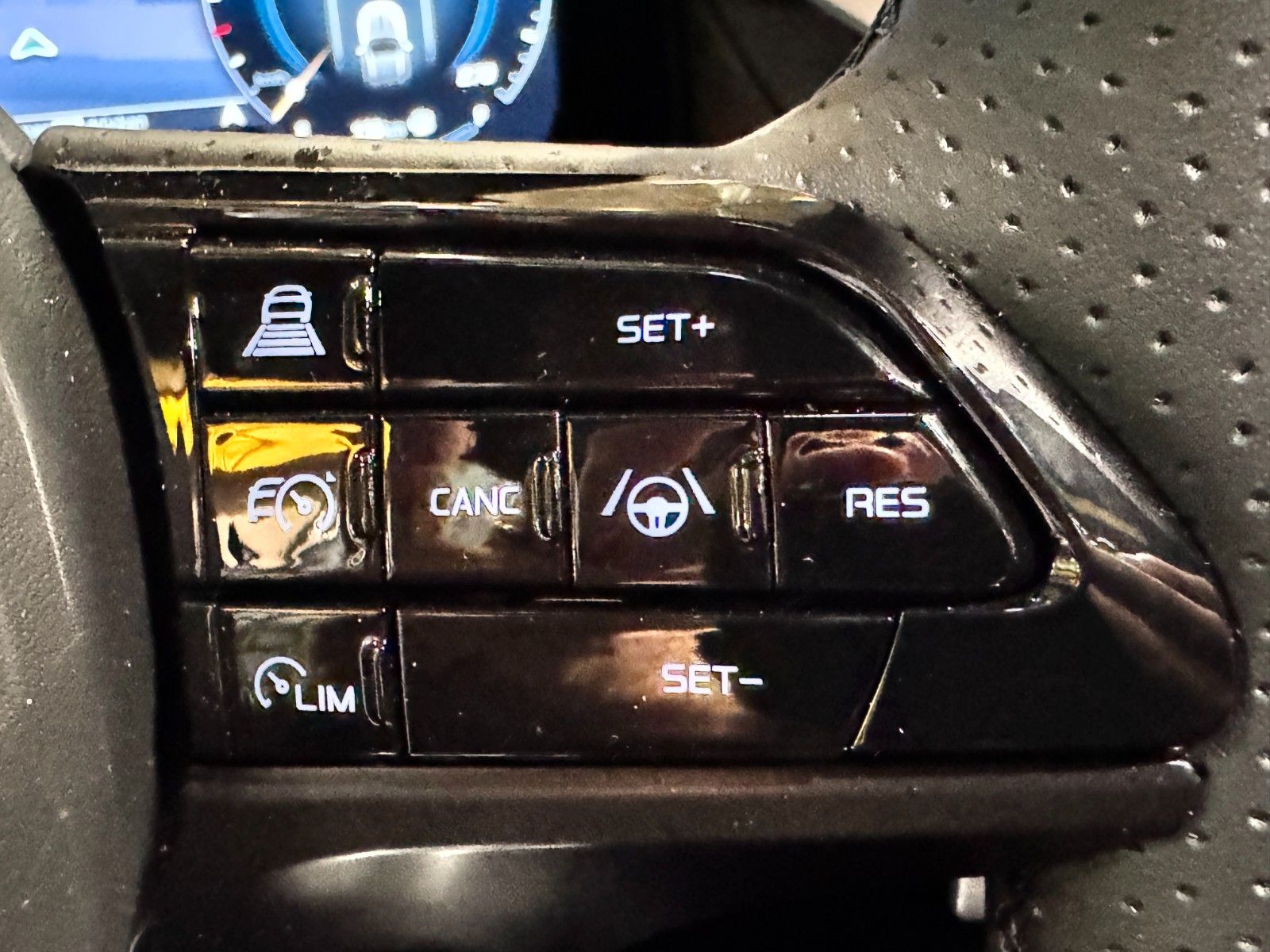 Fahrzeugabbildung Maserati Grecale PANO/Technikpak./ Ganzjahresreifen Alpin